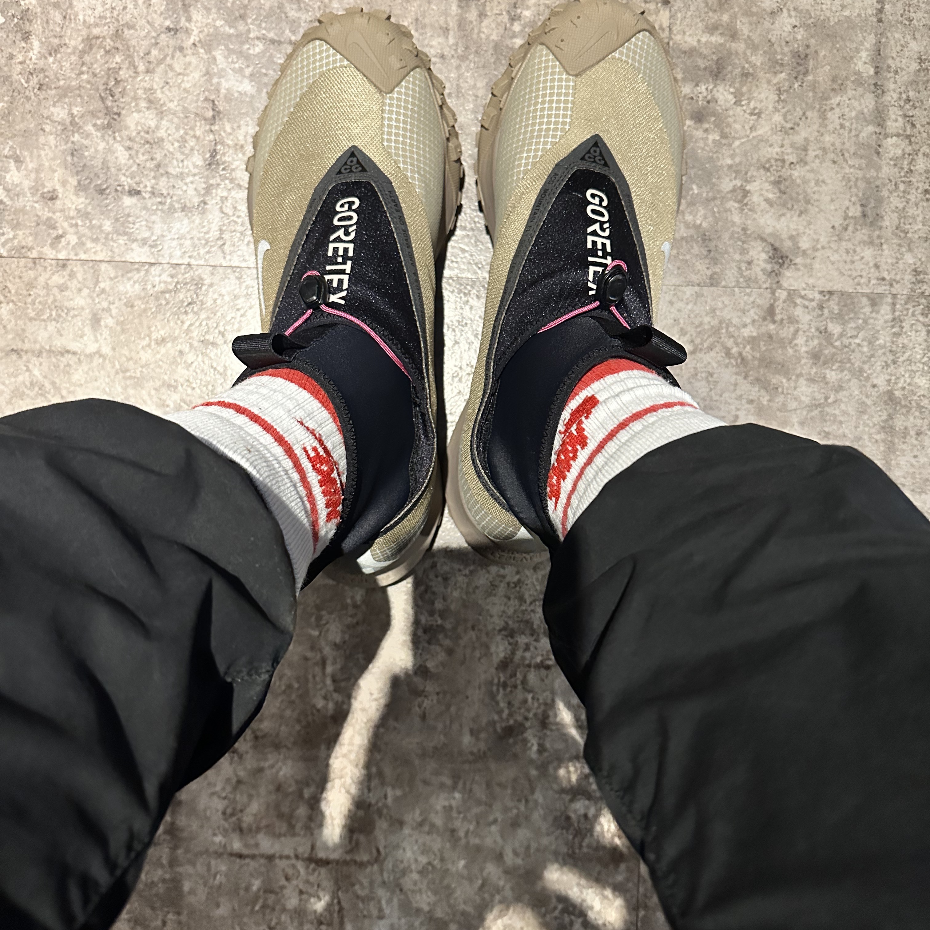 Nike ACG Mountain Fly Gore-Tex Khaki 착용 스타일 - 1