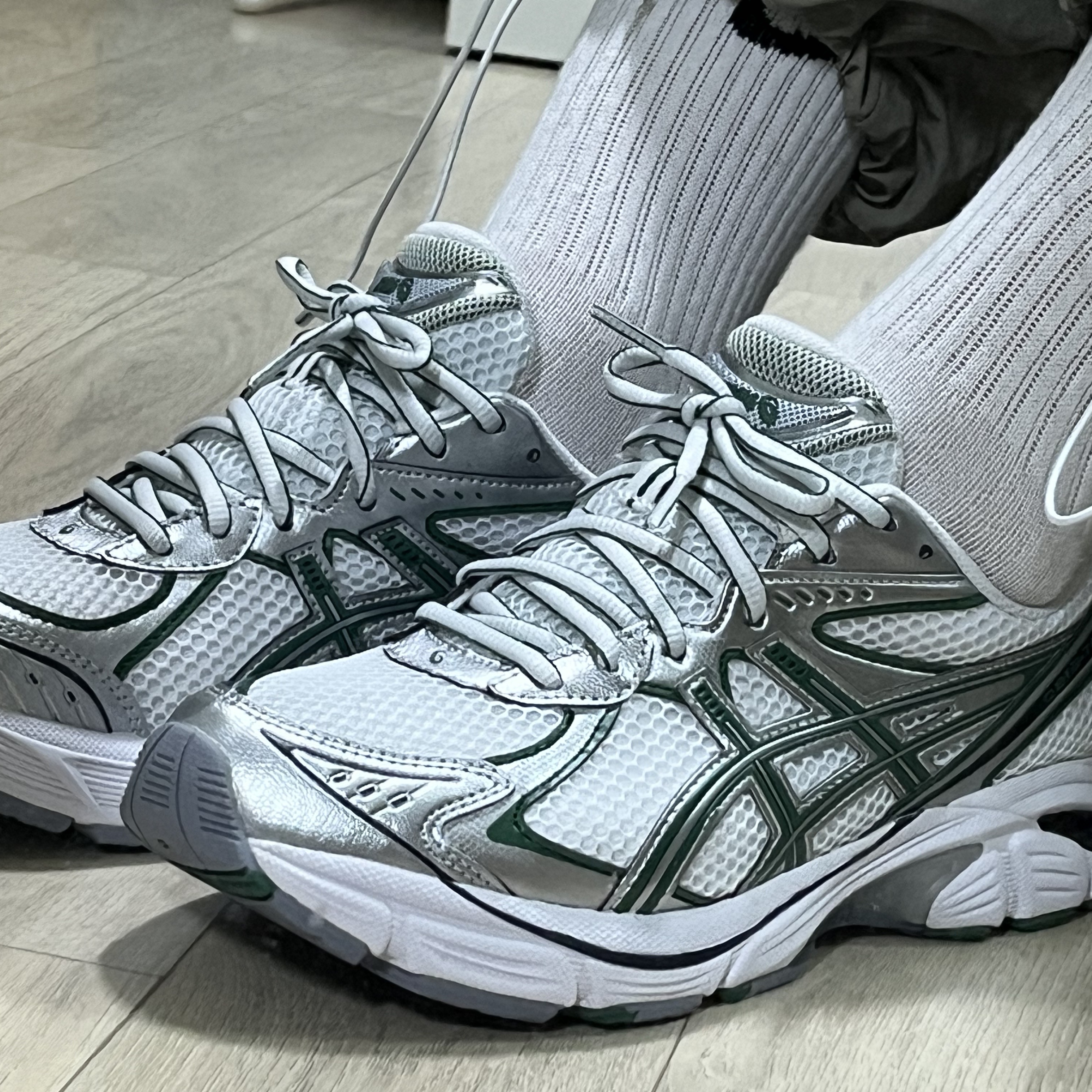 Asics GT-2160 White Shamrock Green 착용 스타일