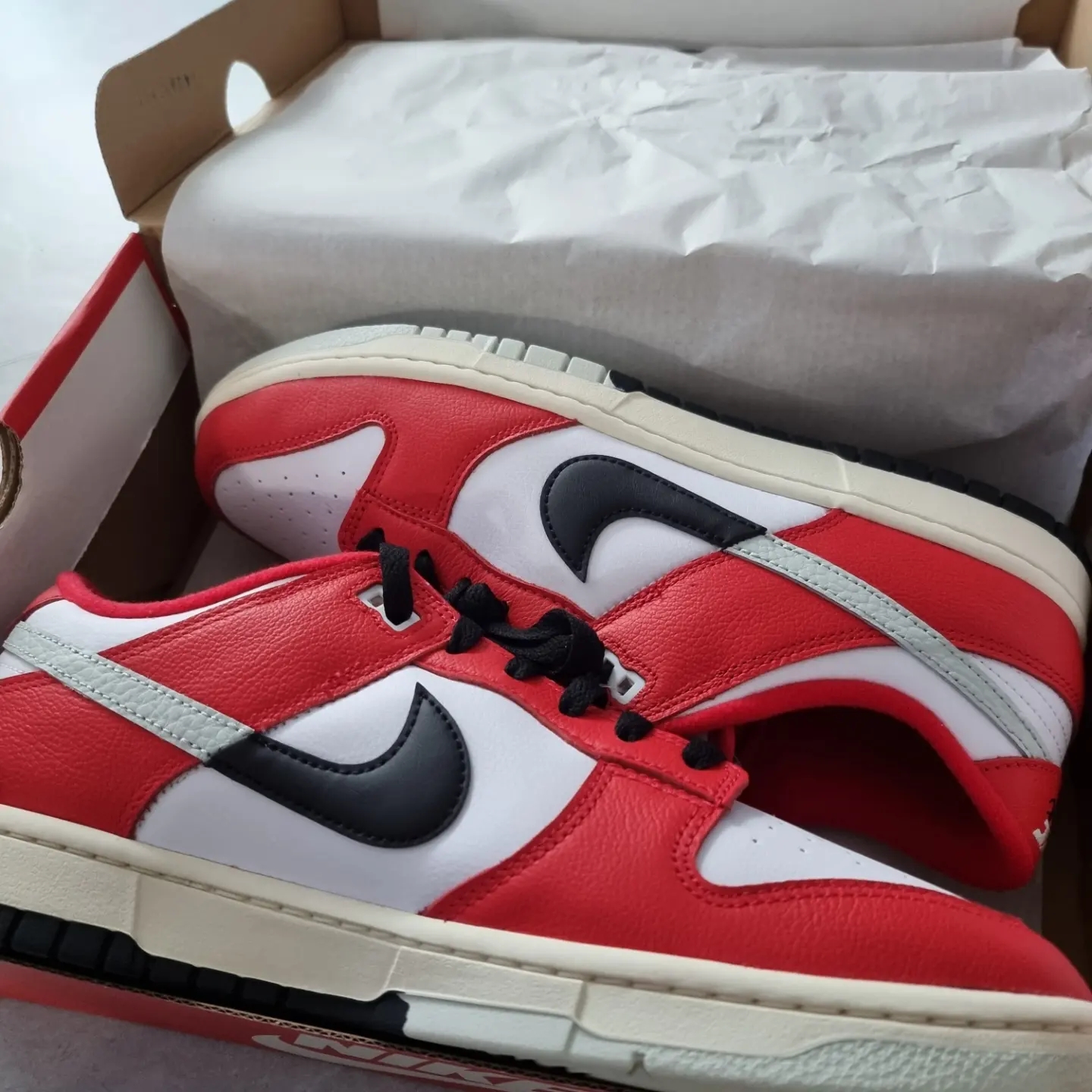 Nike Dunk Low Retro PRM University Red Black 착용 스타일 - 1