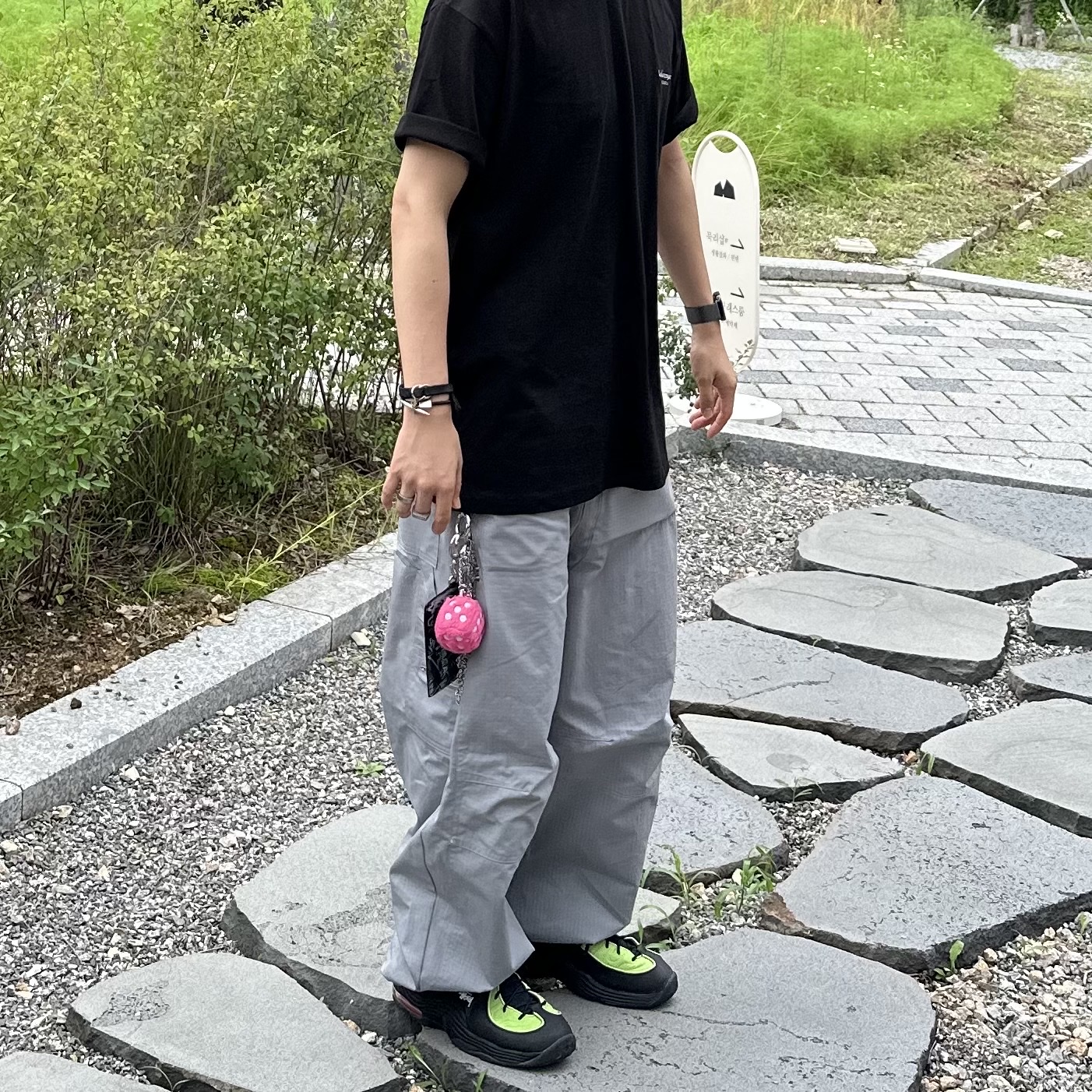 Nike x Stussy Air Penny II Vivid Green and Black, Stussy Fuzzy Dice Keychain Pink 착용 스타일 - 1
