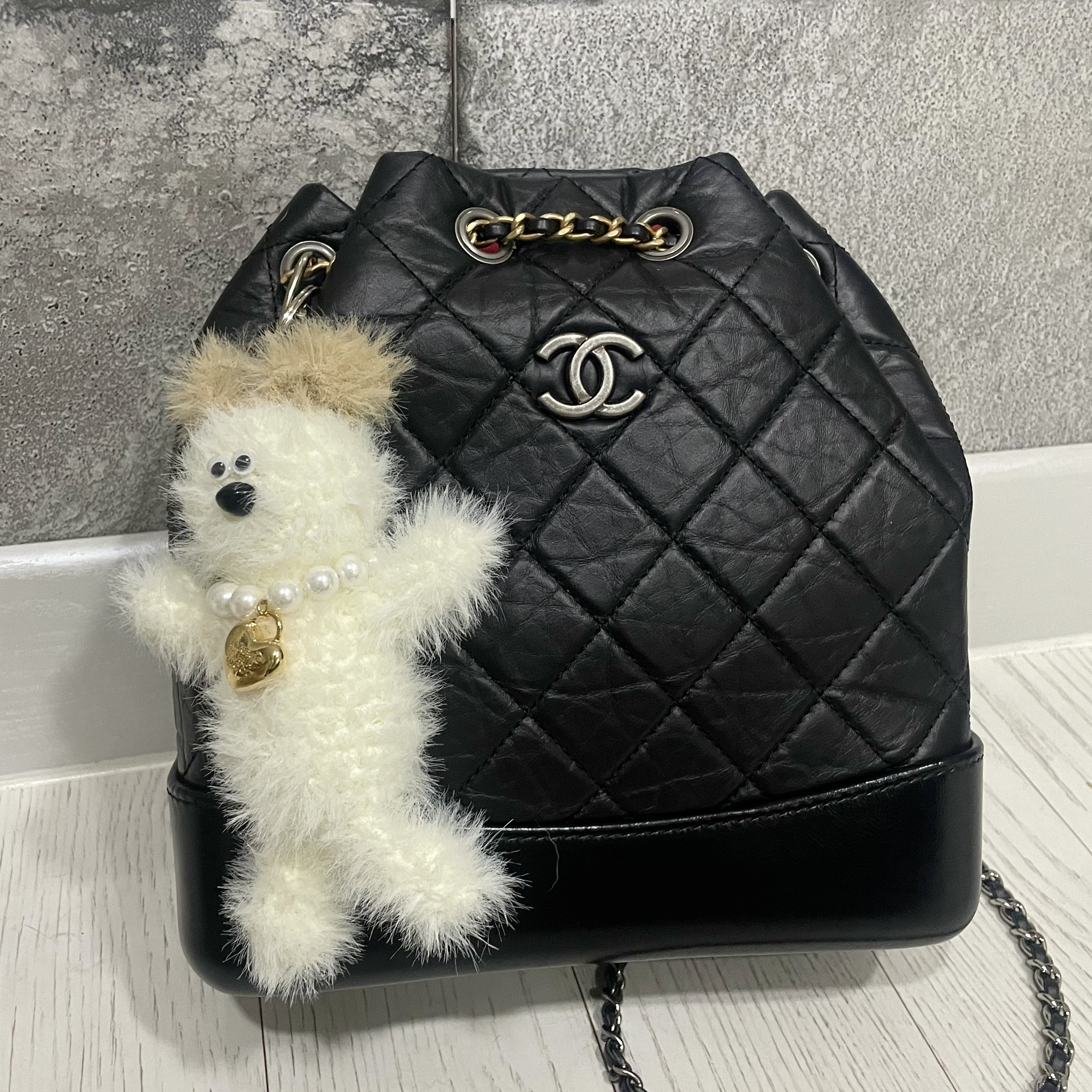 Margesherwood Wood Keyring White, Chanel Small Gabrielle Backpack Aged Calfskin & Gold Silver Black 착용 스타일 - 2