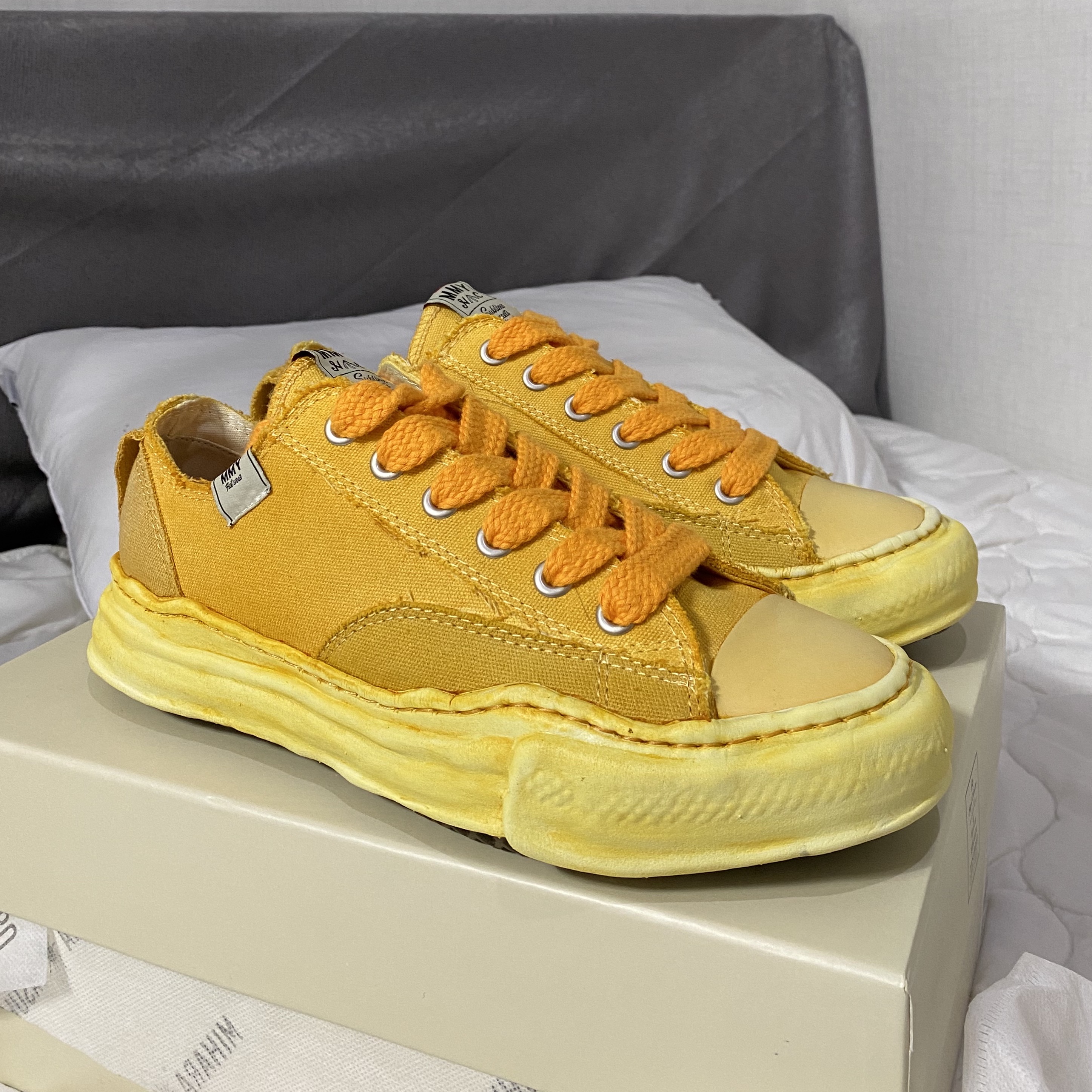 Maison Mihara Yasuhiro Peterson OD OG Sole Canvas Low-top Sneakers Yellow 착용 스타일 - 1