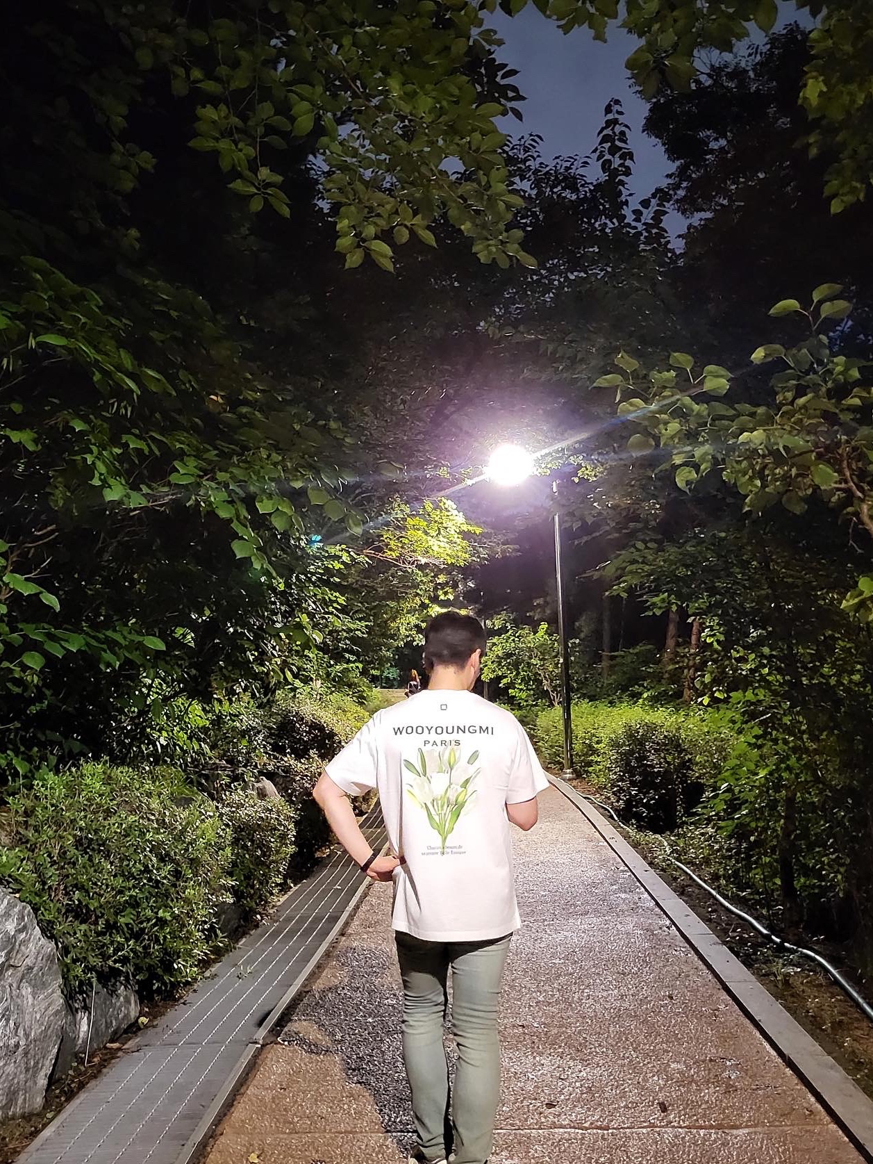 Wooyoungmi Flower Print Back Logo T-Shirt White - 22SS, Jordan 1 x Travis Scott Retro Low OG SP Sail and Ridgerock 착용 스타일 - 3