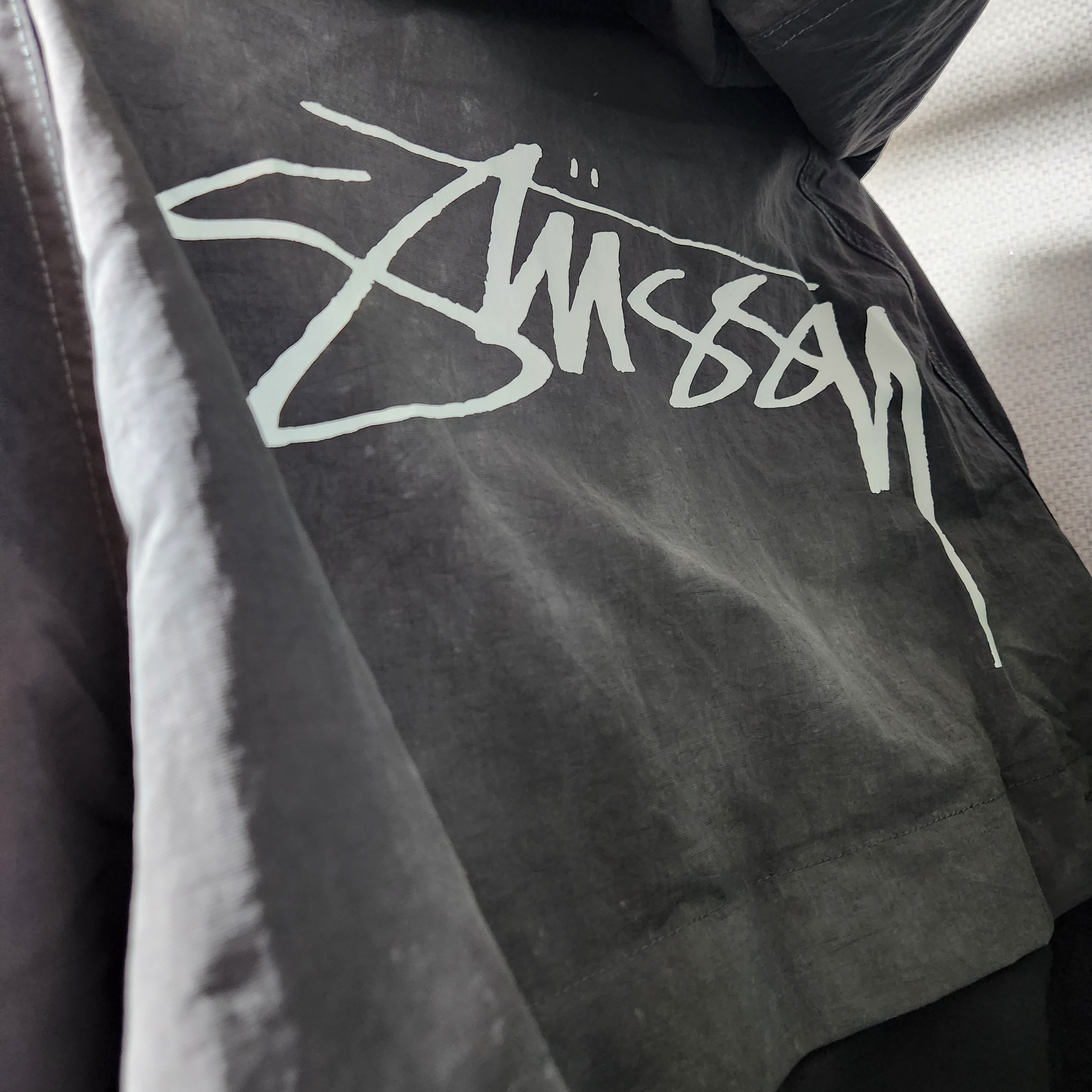 Stussy Wave Dye Beach Shell Jacket Black, Stussy Wave Dye Nylon Shorts Black 착용 스타일