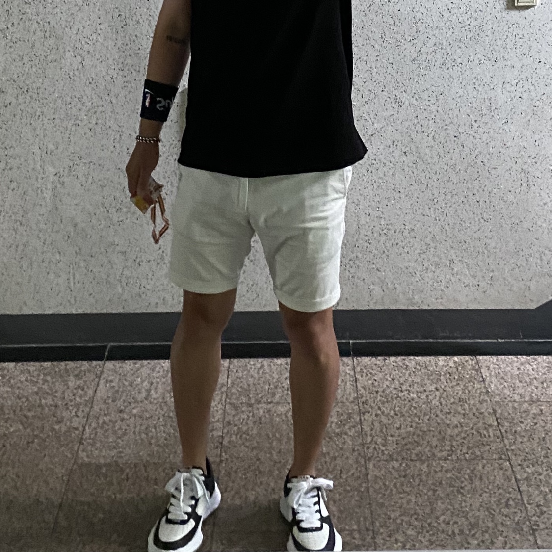 Maison Mihara Yasuhiro Wayne OG Sole Leather Low-top Sneakers Black White, Moncler Logo Polo Shirt Black - 23SS 착용 스타일 - 1