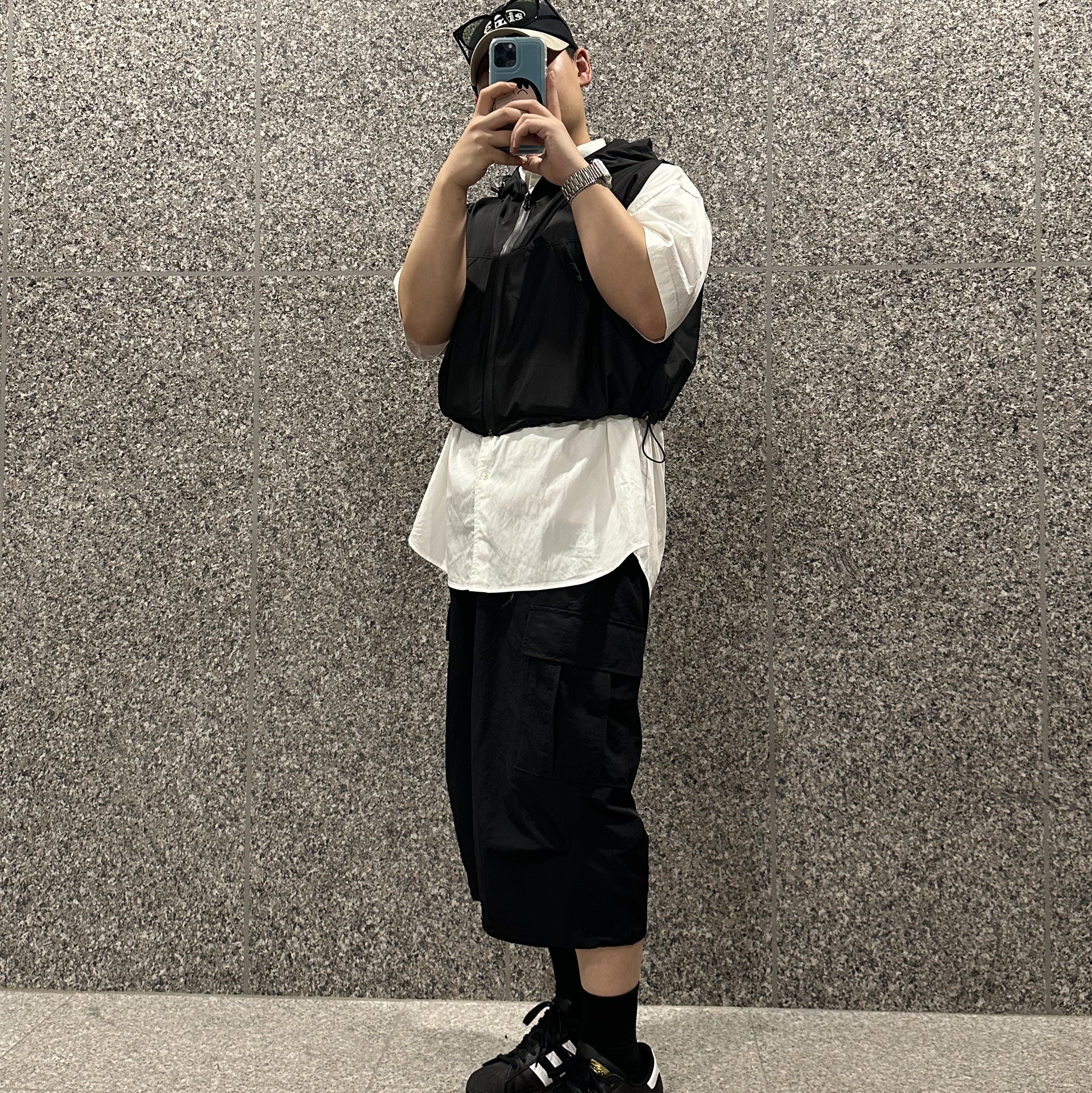 Adidas Superstar Core Black White 착용 스타일