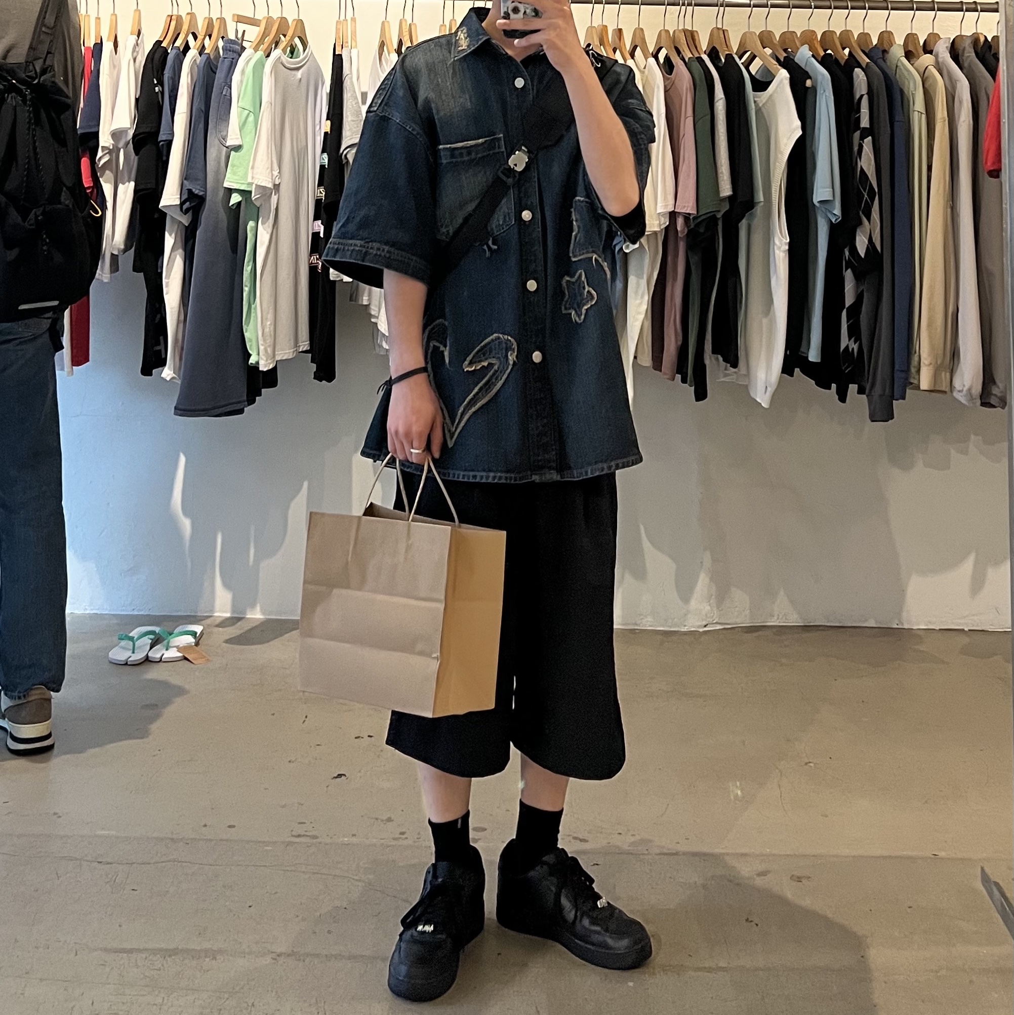Nike Air Force 1 '07 Low Triple Black 착용 스타일