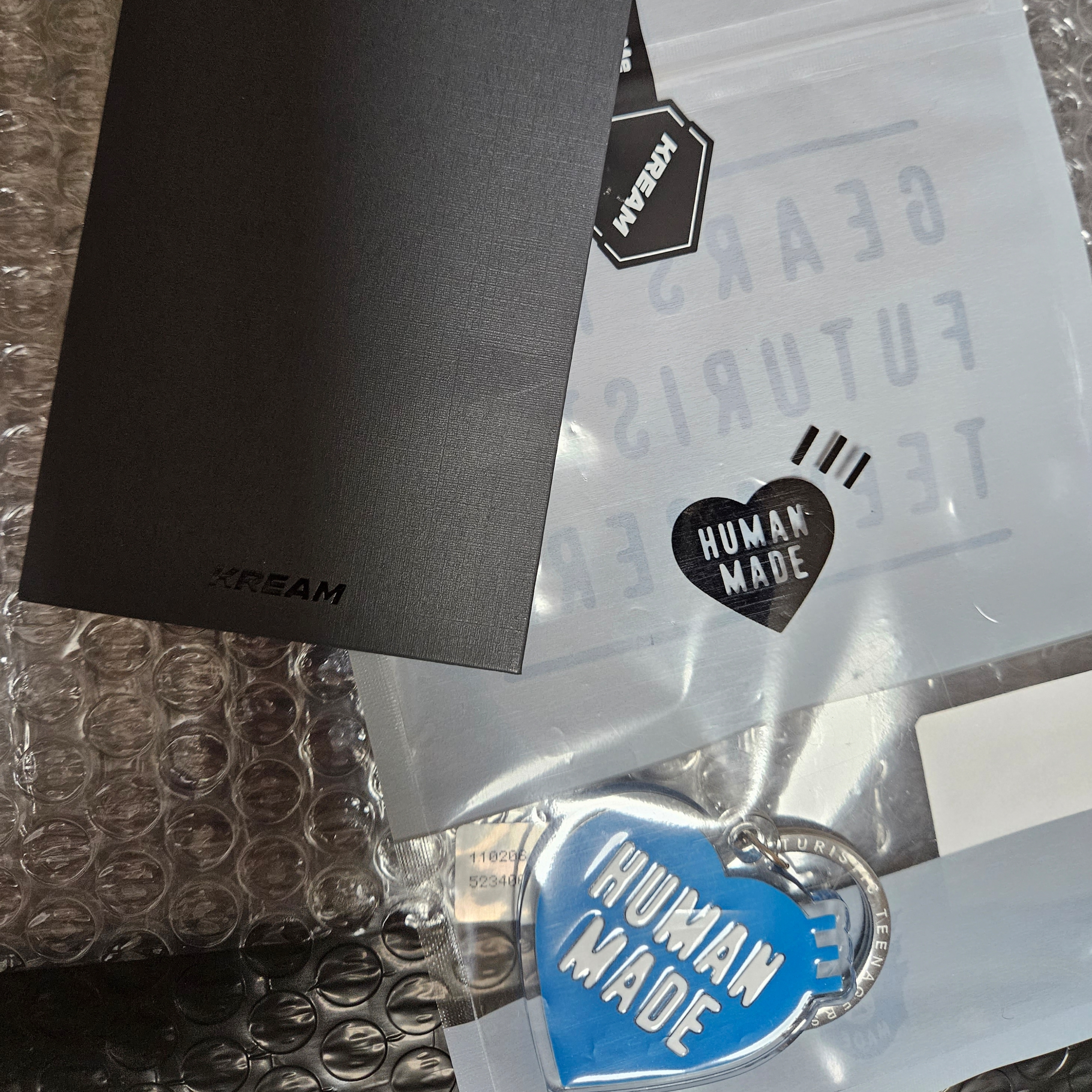 Human Made Acrylic Heart Keyring Blue 착용 스타일