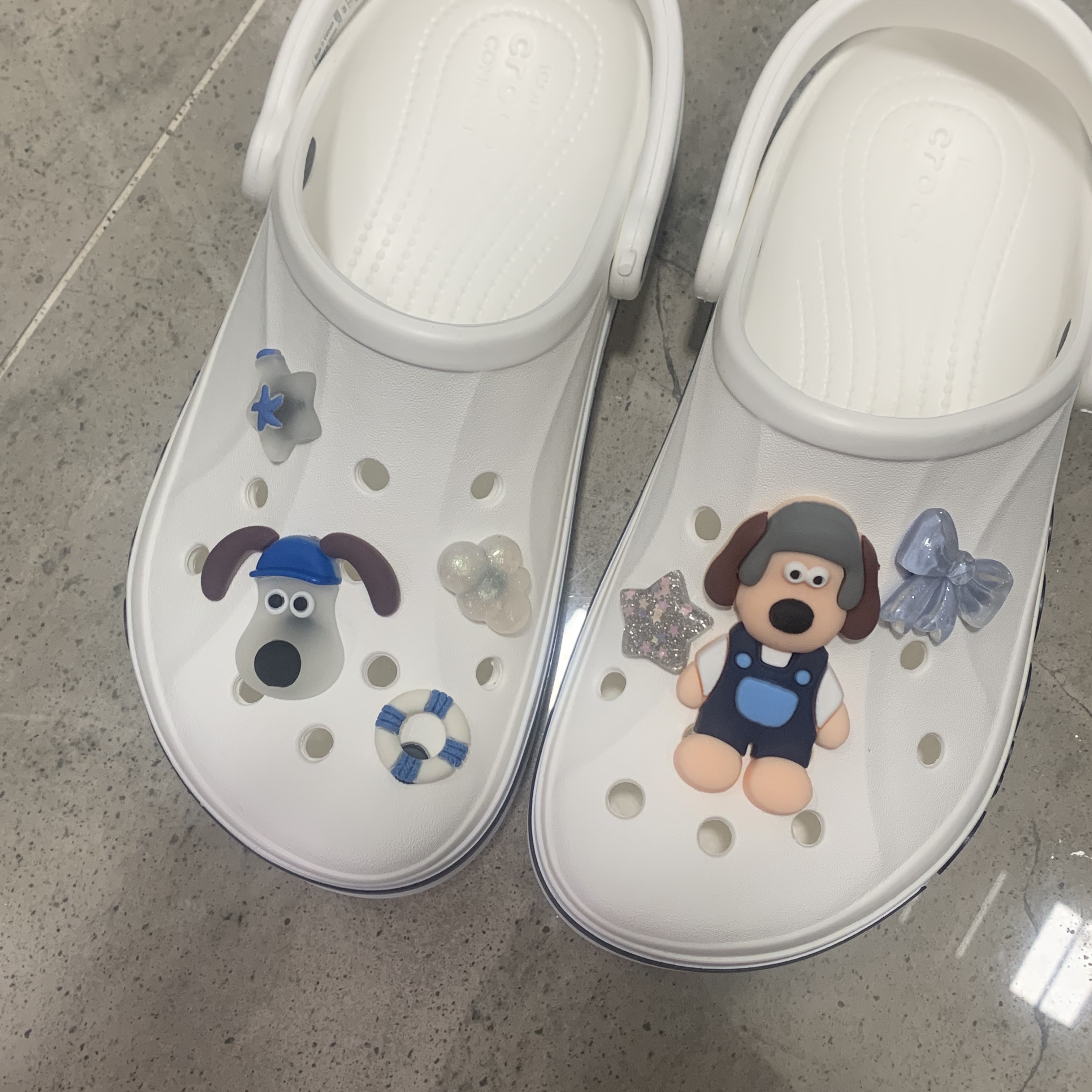 Crocs Bayaband Clog White Navy 착용 스타일