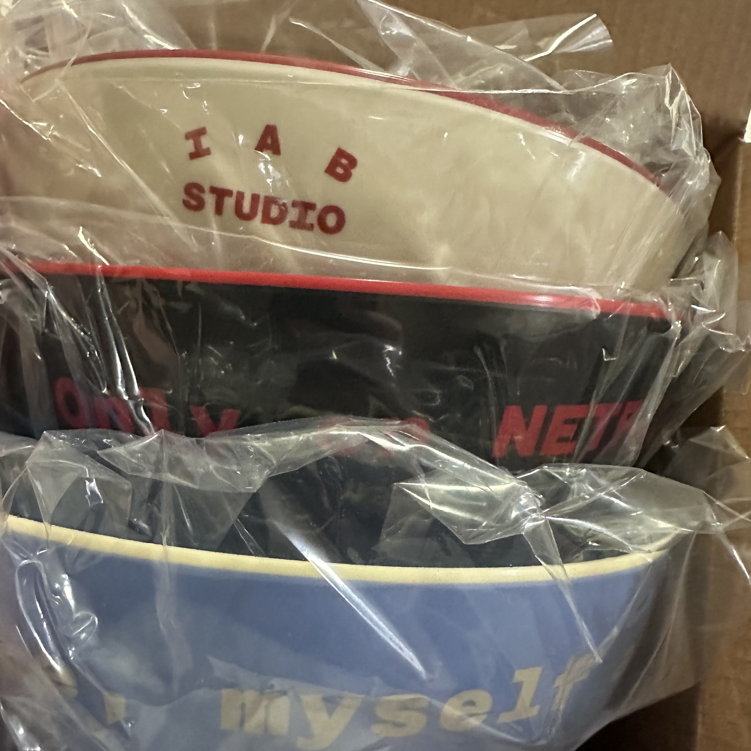 IAB Studio x Netflix Bowl Set 착용 스타일