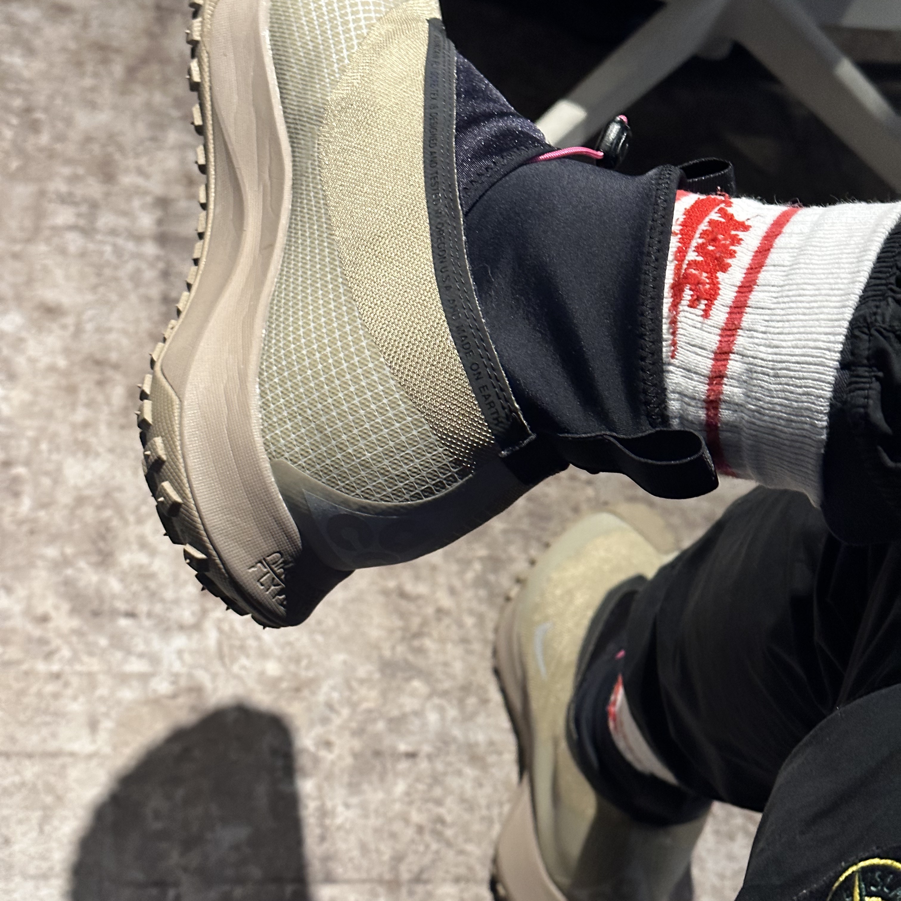 Nike ACG Mountain Fly Gore-Tex Khaki 착용 스타일 - 2