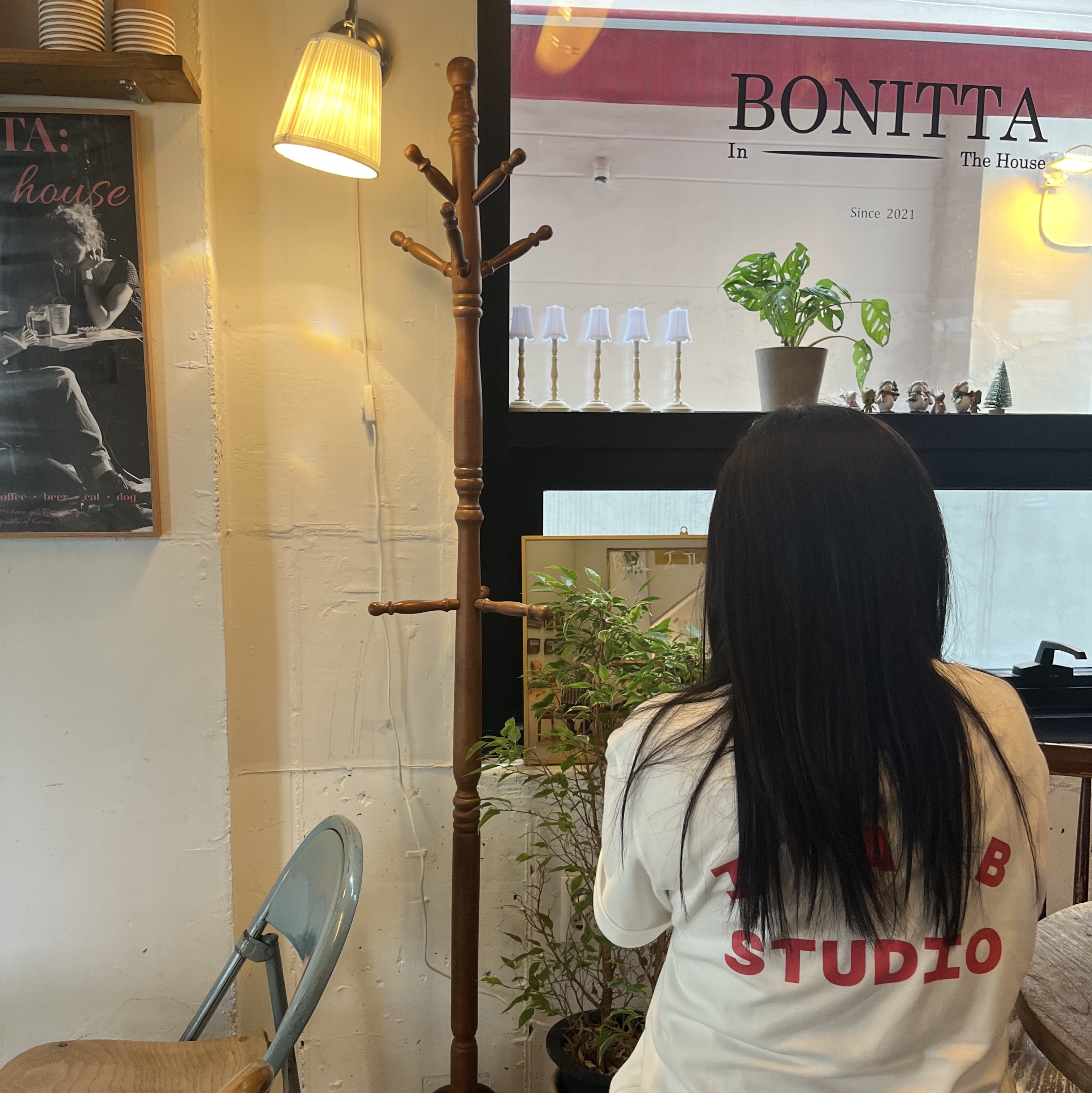 IAB Studio T-Shirt White - The Hyundai Seoul Exclusive 착용 스타일 - 2