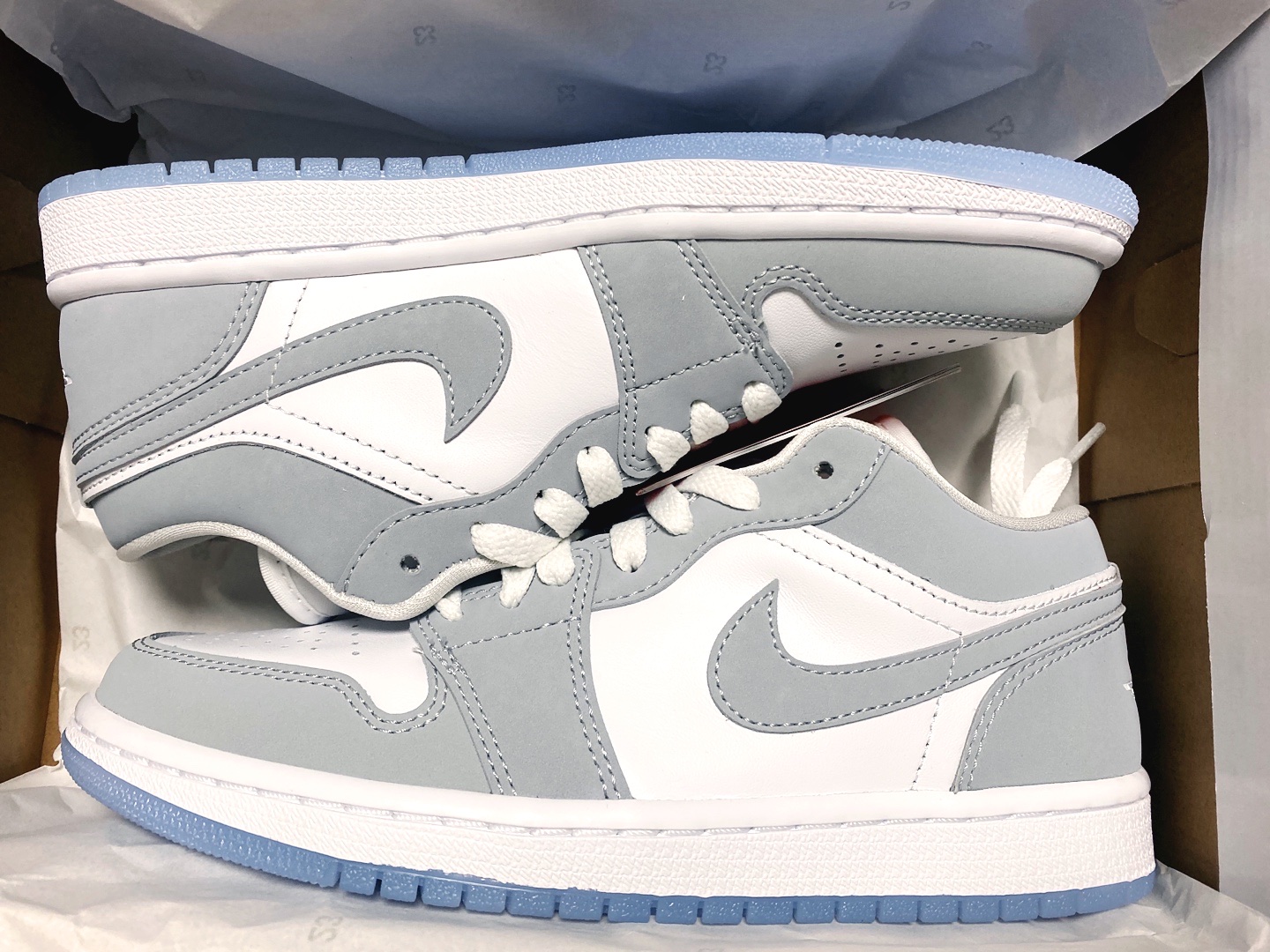 (W) Jordan 1 Low White Wolf Grey 착용 스타일 - 1