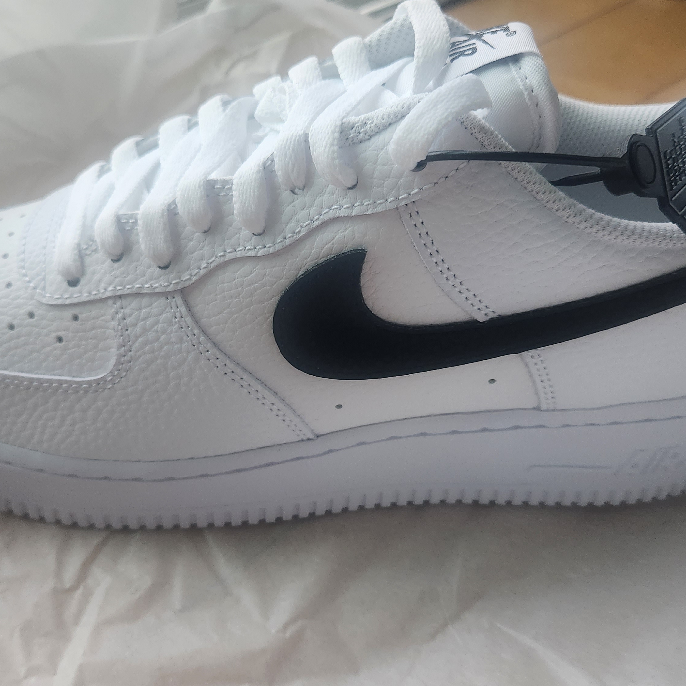 Nike Air Force 1 '07 White Black 착용 스타일 - 3