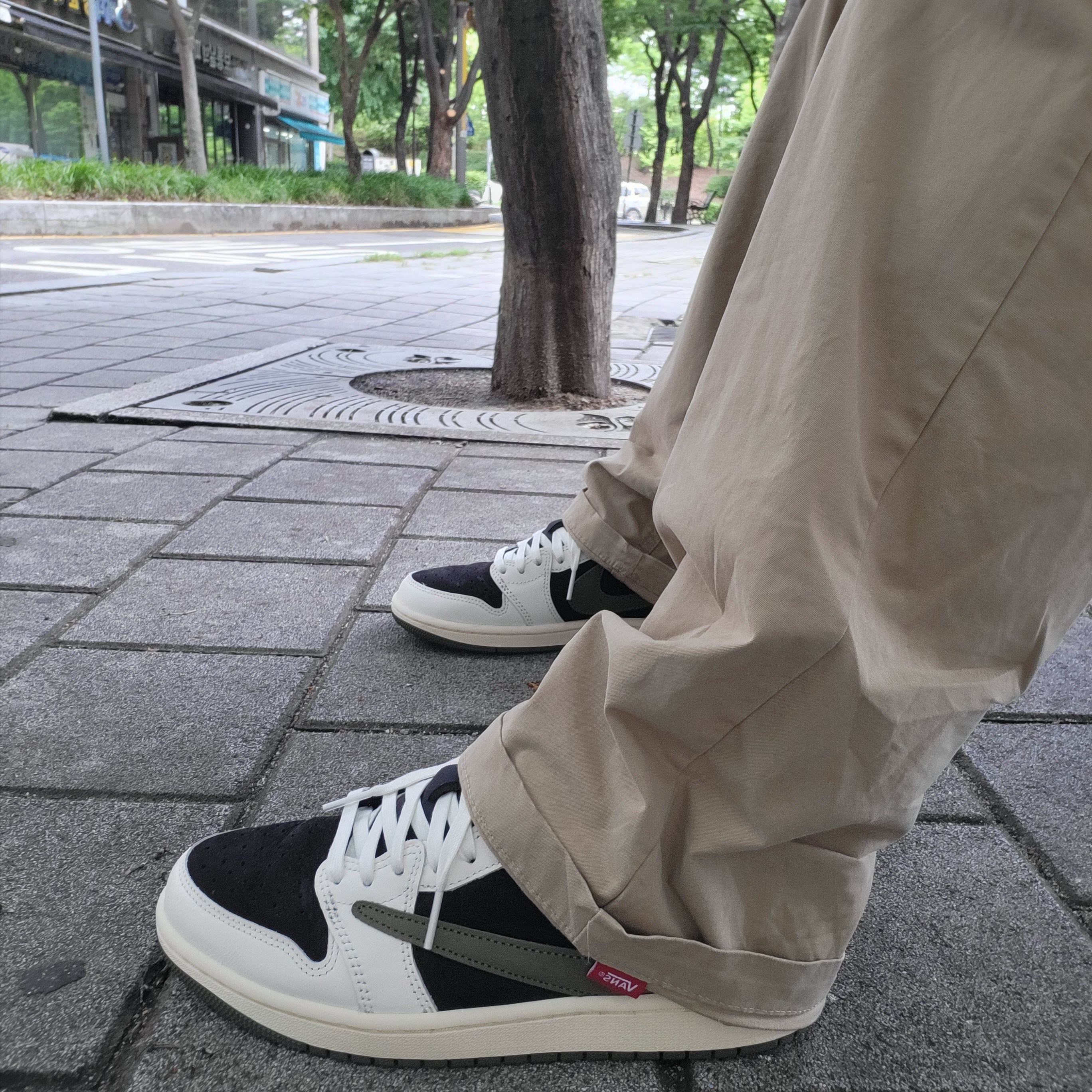 (W) Jordan 1 x Travis Scott Retro Low OG SP Medium Olive 착용 스타일