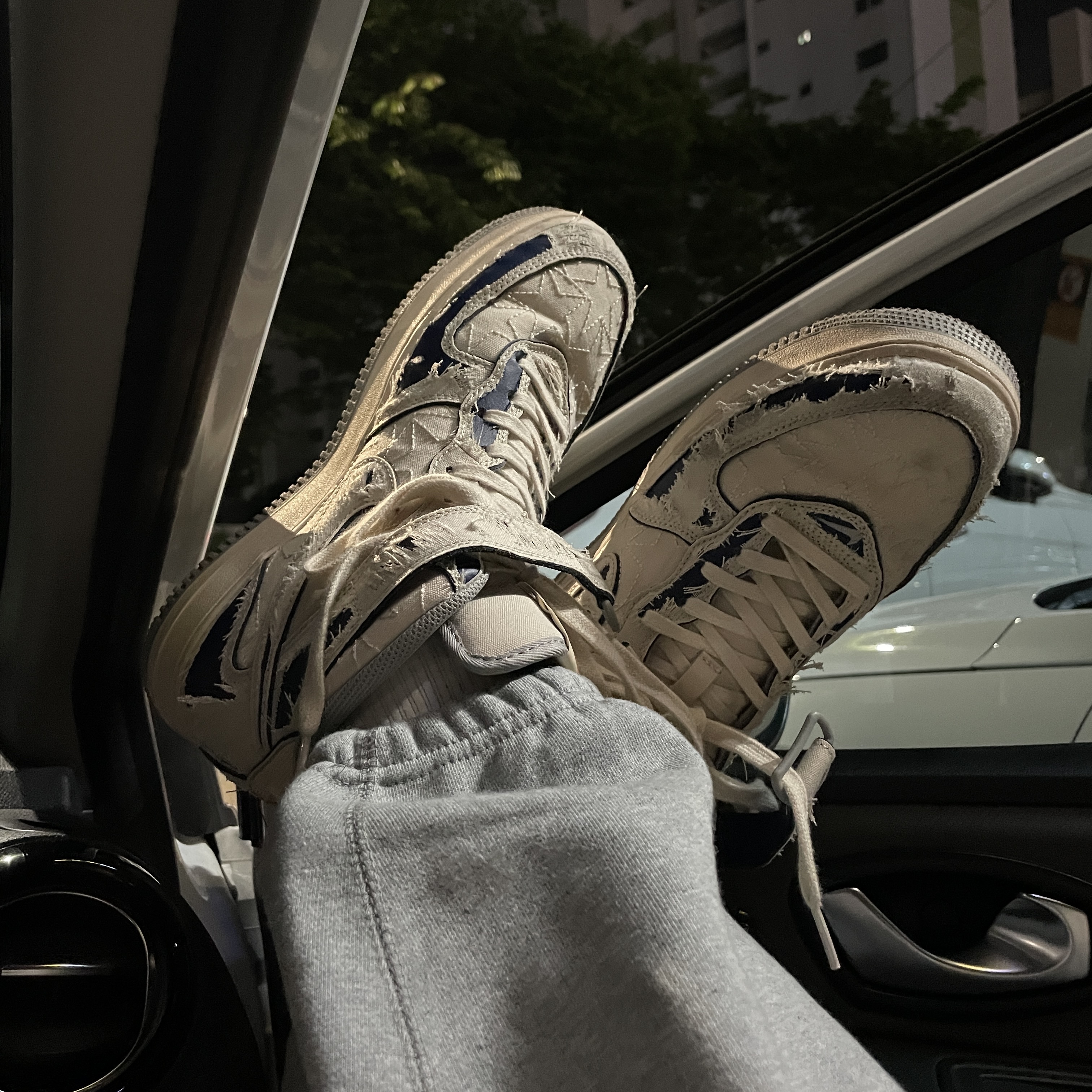 Nike Air Force 1 Mid '07 Pearl White 착용 스타일