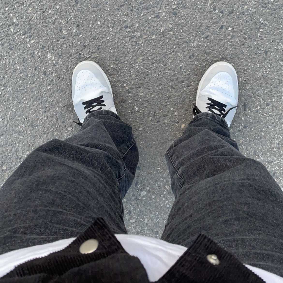 Jordan 1 Mid Light Smoke Grey 착용 스타일