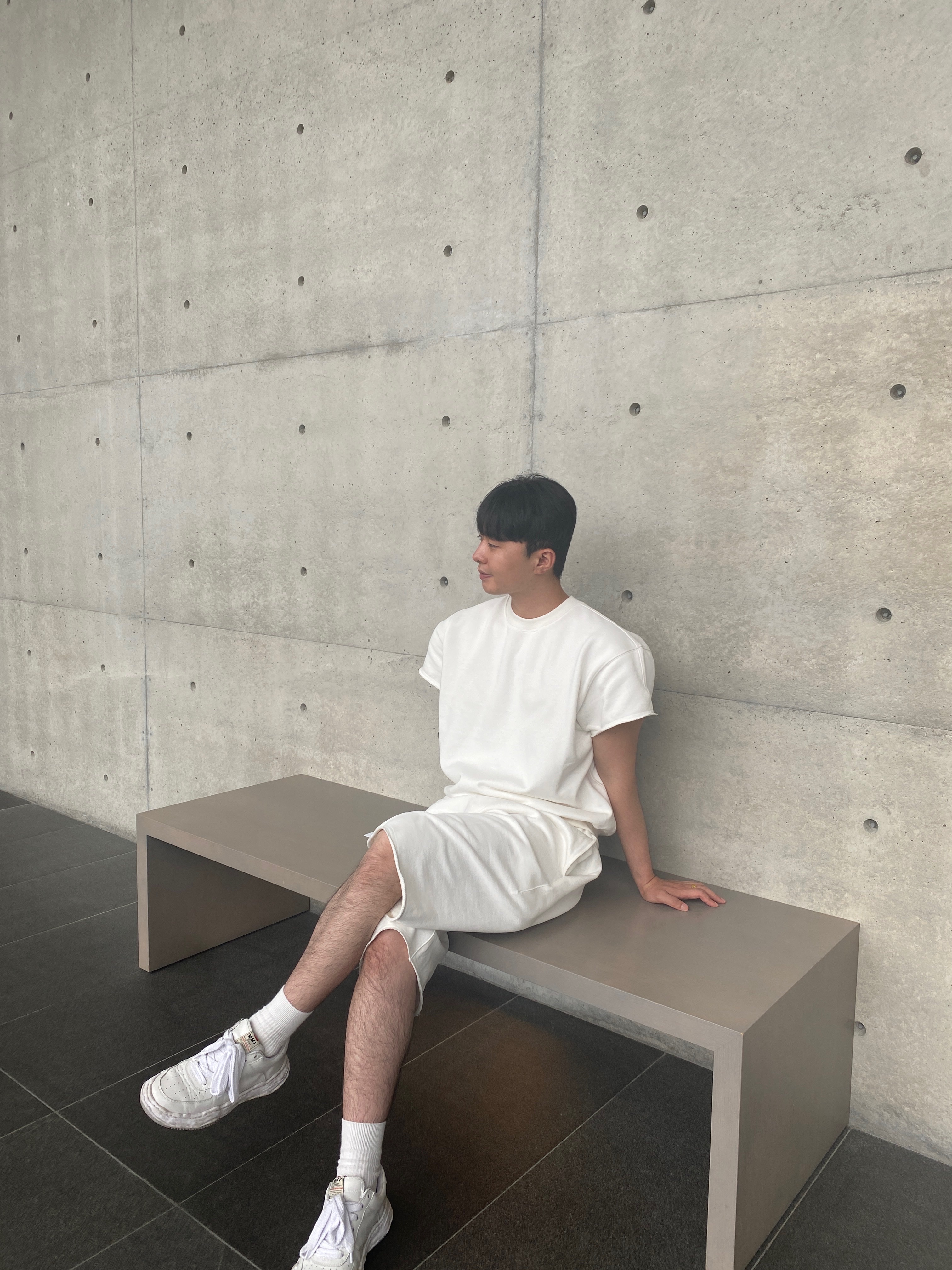 Maison Mihara Yasuhiro Wayne OG Sole Leather Low-top Sneakers White 착용 스타일 - 3