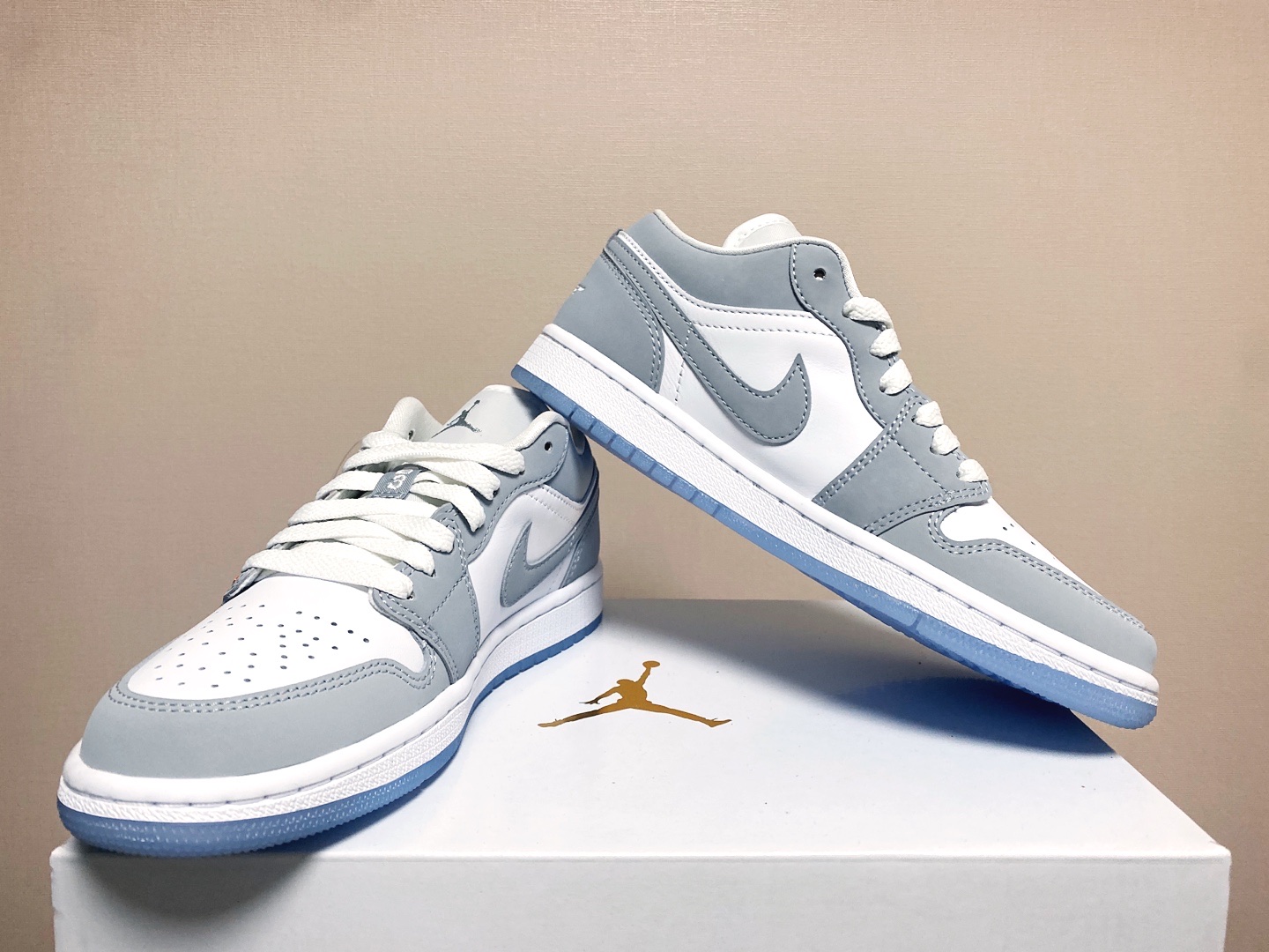 (W) Jordan 1 Low White Wolf Grey 착용 스타일 - 2