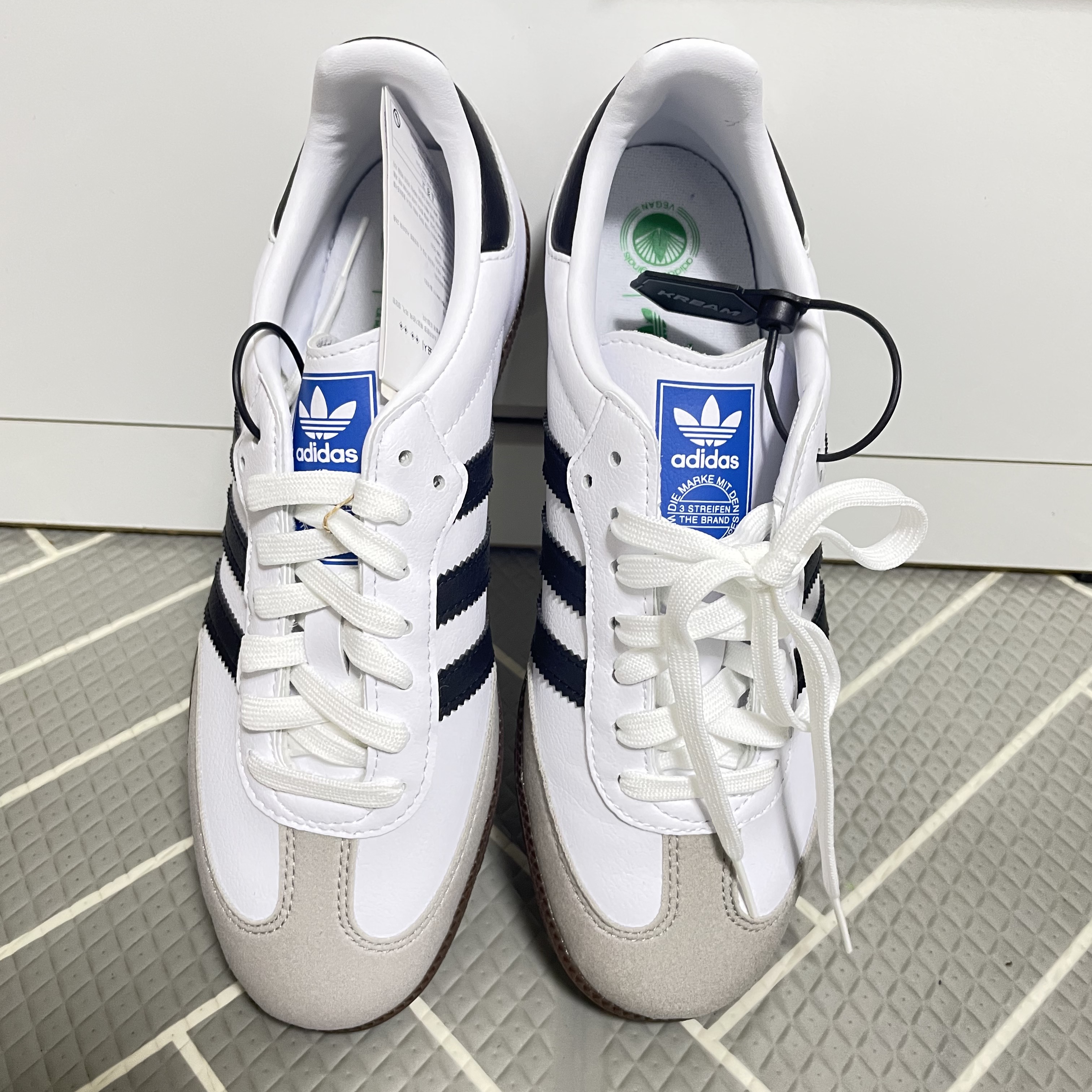 Adidas Samba Vegan White Black 착용 스타일