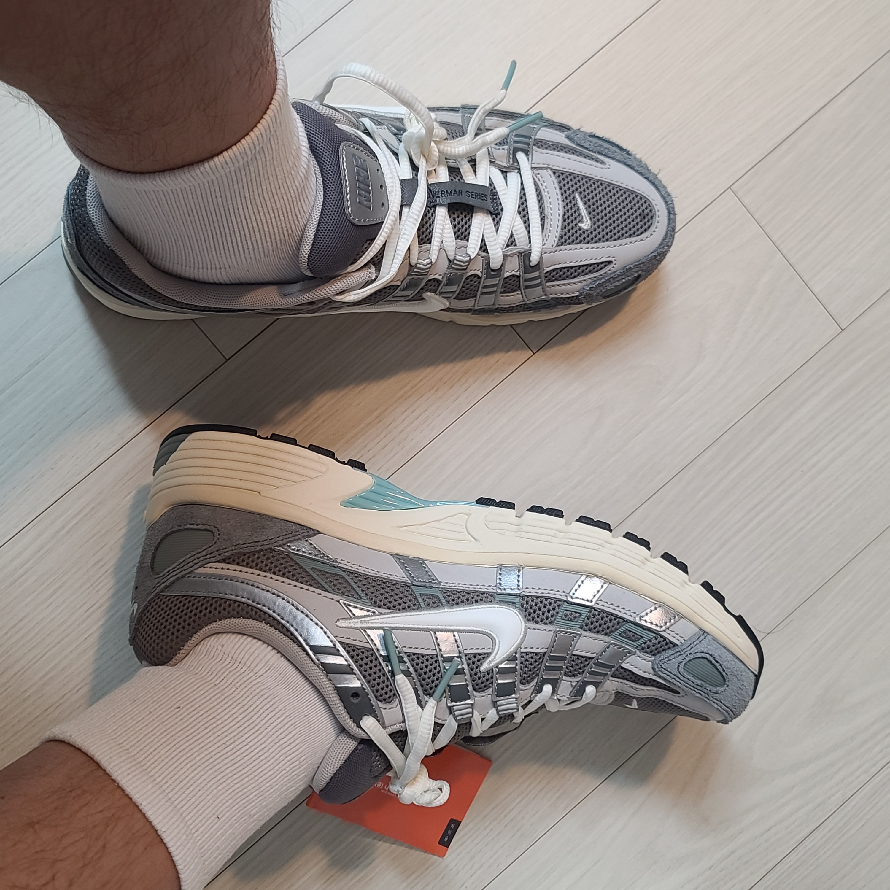 Nike P-6000 Flat Pewter Light Iron Ore 착용 스타일