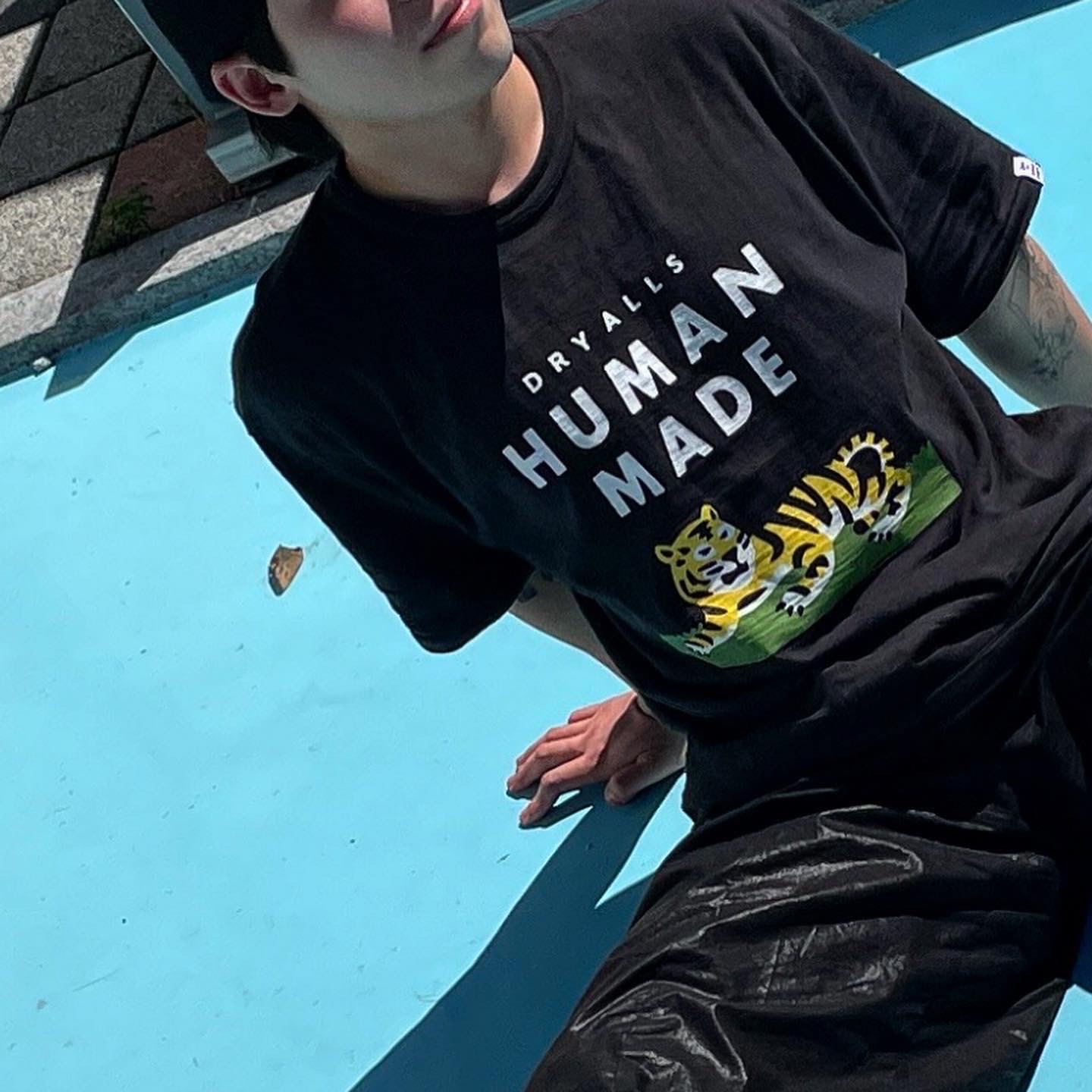 Human Made #2310 T-Shirt Black, Nike Air Force 1 '07 WB Flax 착용 스타일 - 1