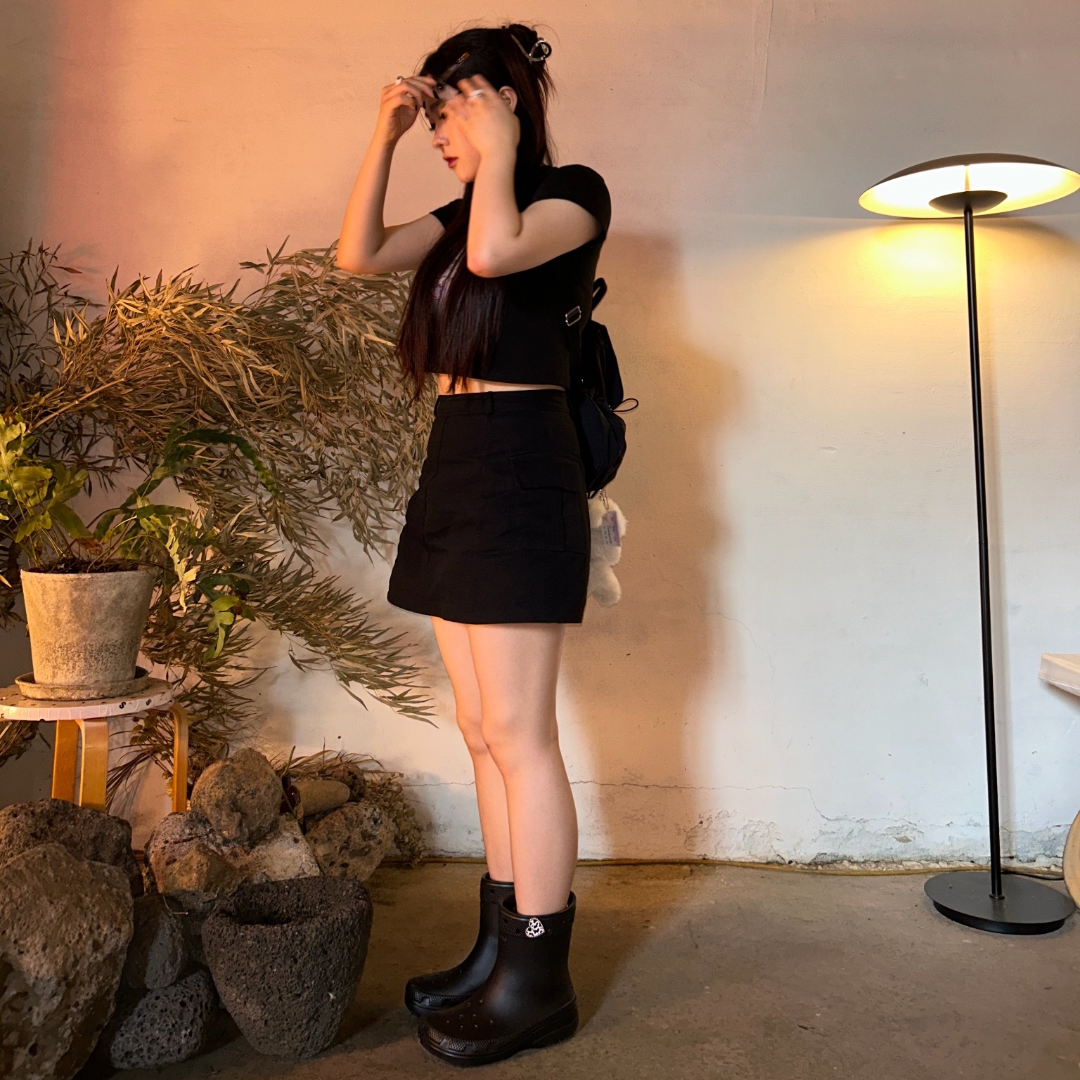 Crocs Classic Rain Boots Black 착용 스타일 - 1