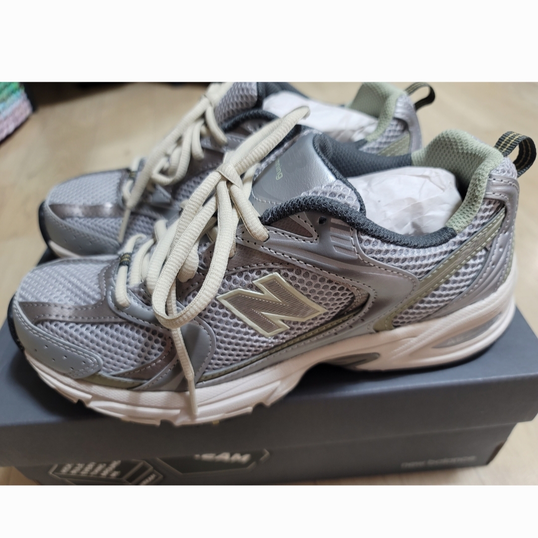New Balance 530 Earth 착용 스타일