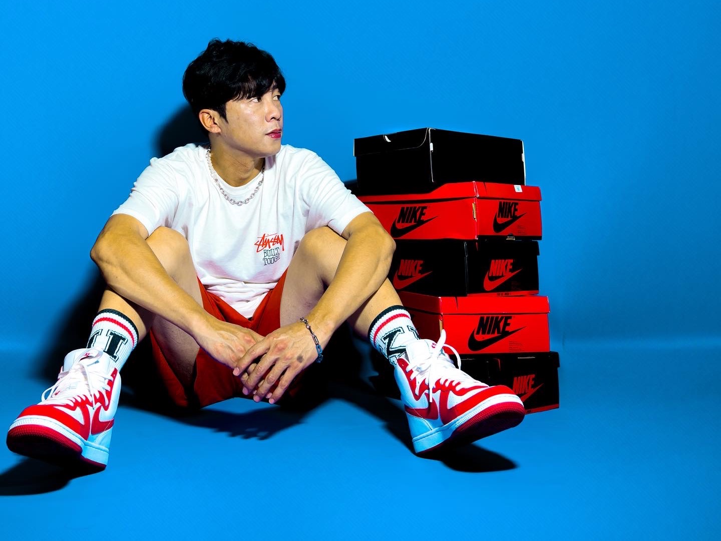 Nike x Comme des Garcons Homme Plus Terminator High Red, Stussy Built Tough T-Shirt White 착용 스타일 - 2