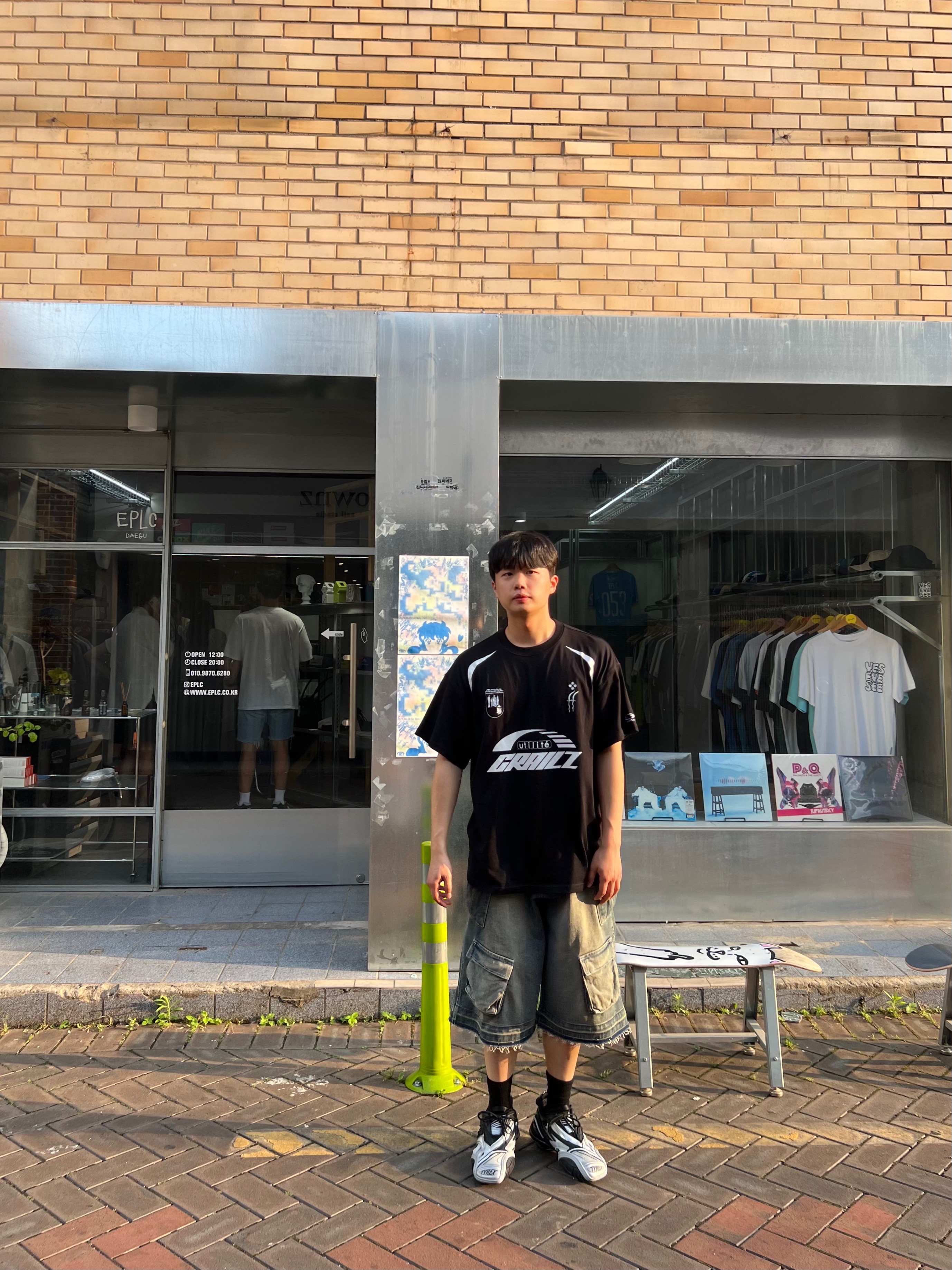 Nos Couleurs Old Washed Cargo Denim Shorts Blue, Balenciaga Tyrex Sneakers Black Grey 착용 스타일 - 1