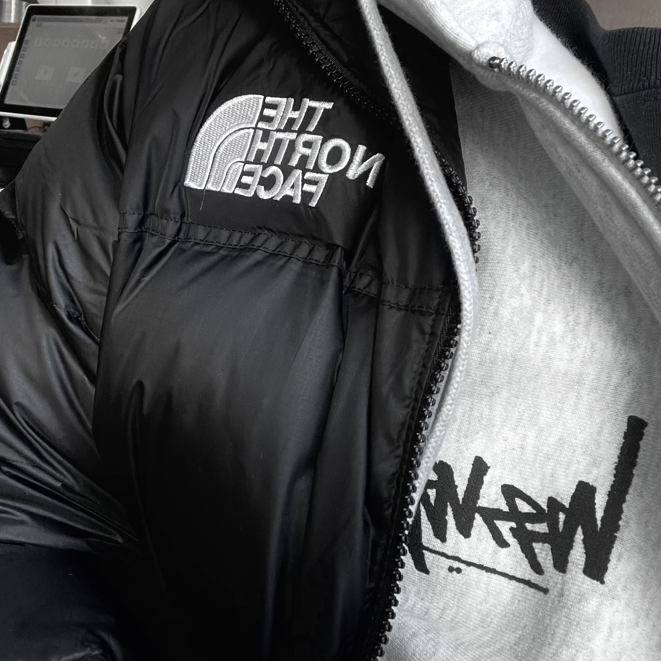 Stussy Flipped Zip Hoodie Ash Heather, The North Face 1996 Eco Nuptse Jacket Black 착용 스타일 - 1