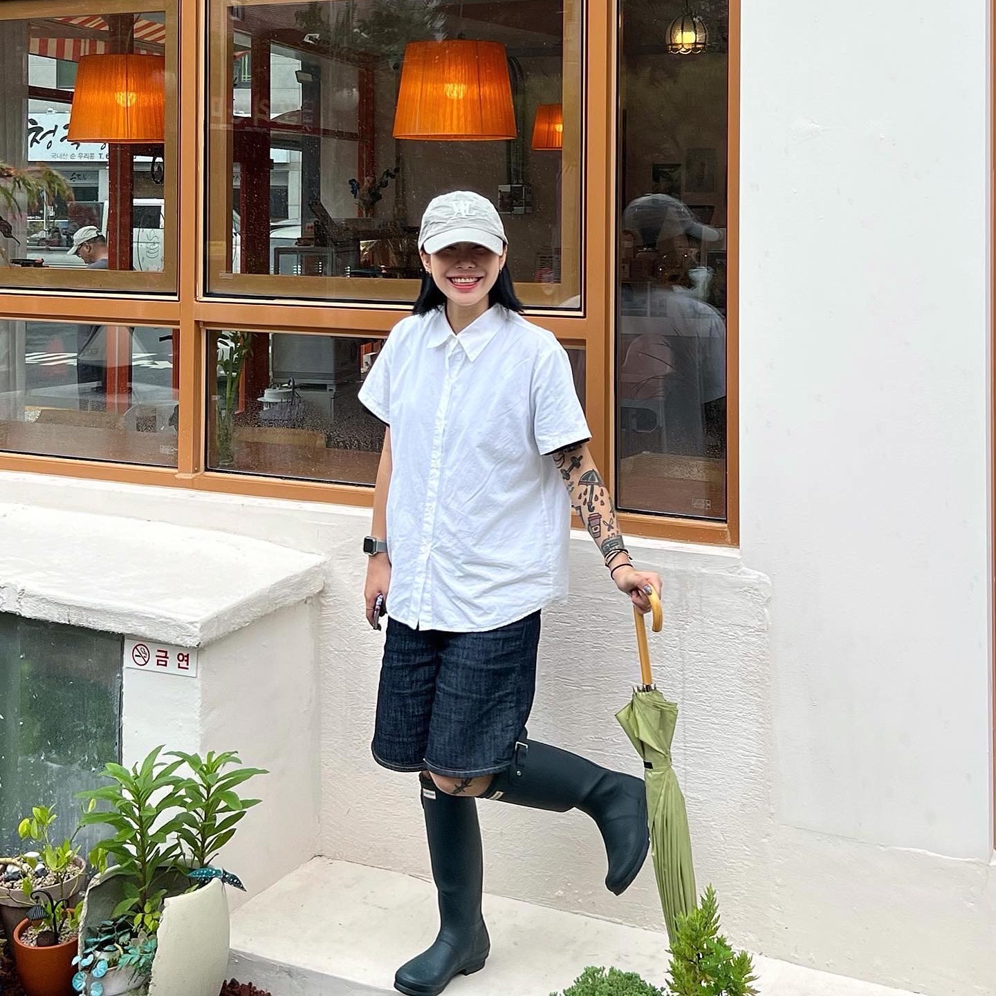 (W) Hunter Original Tall Rain Boots Navy 착용 스타일 - 2