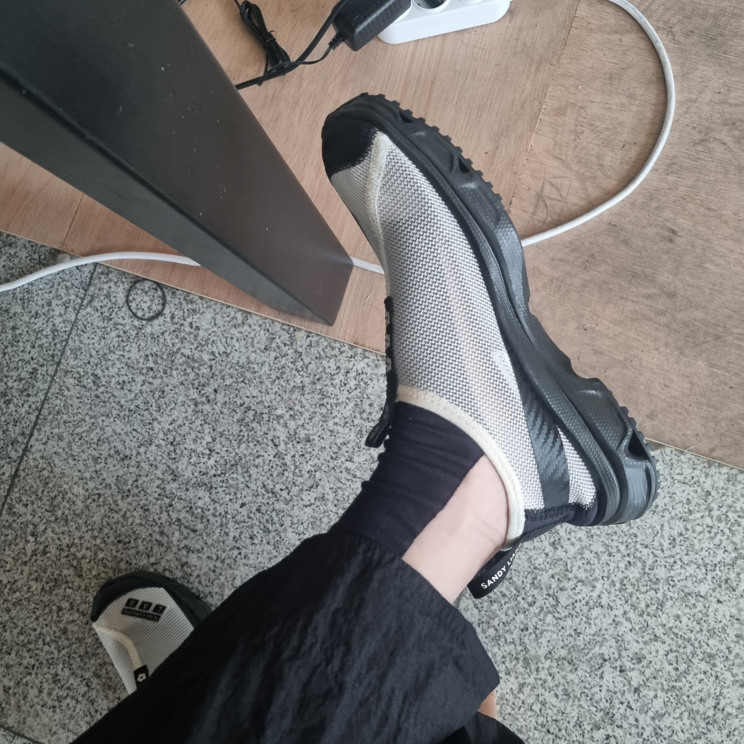 Salomon x Sandy Liang RX Moc 3.0 Black White 착용 스타일
