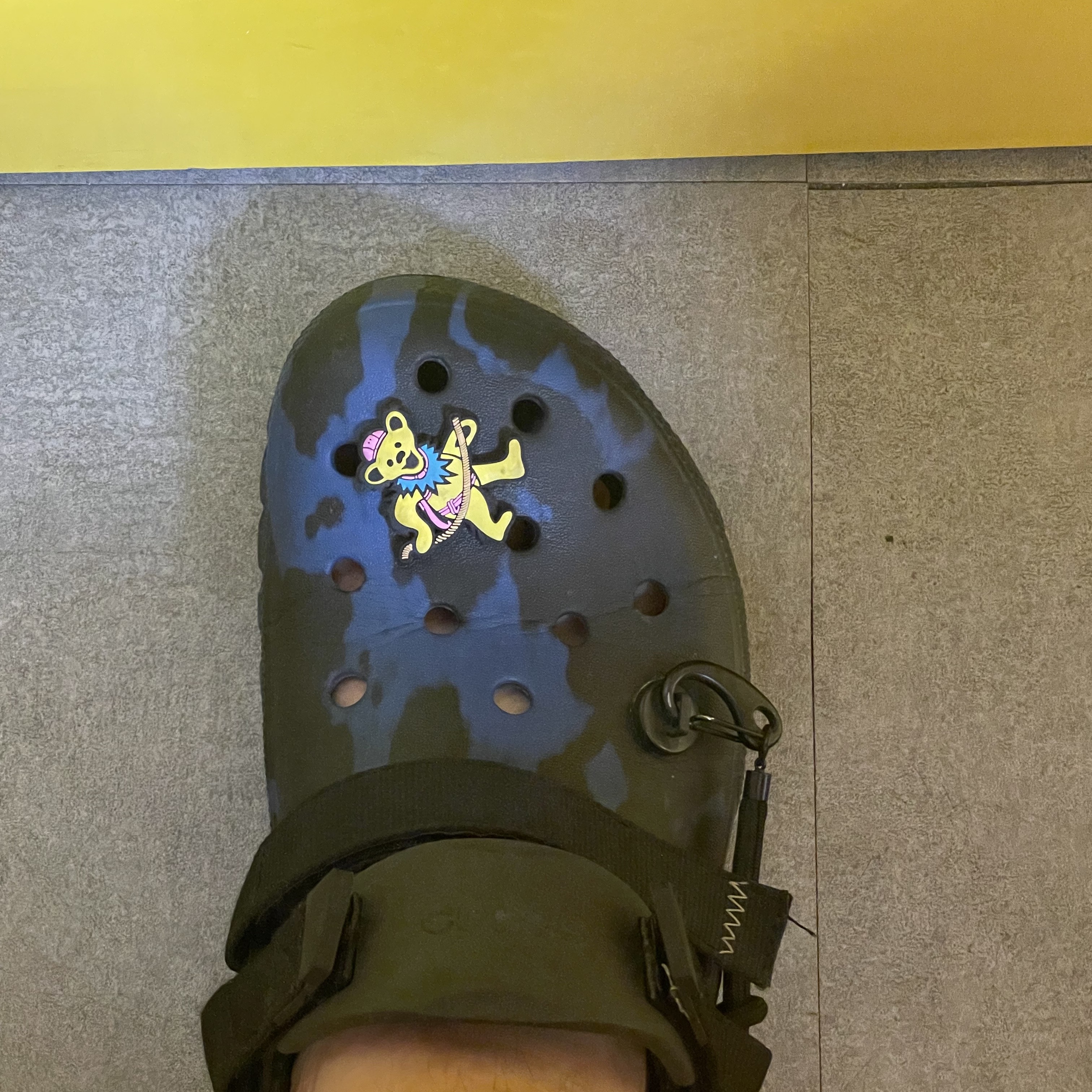 Crocs x Post Malone Duet Max Clog Blue Camo 착용 스타일