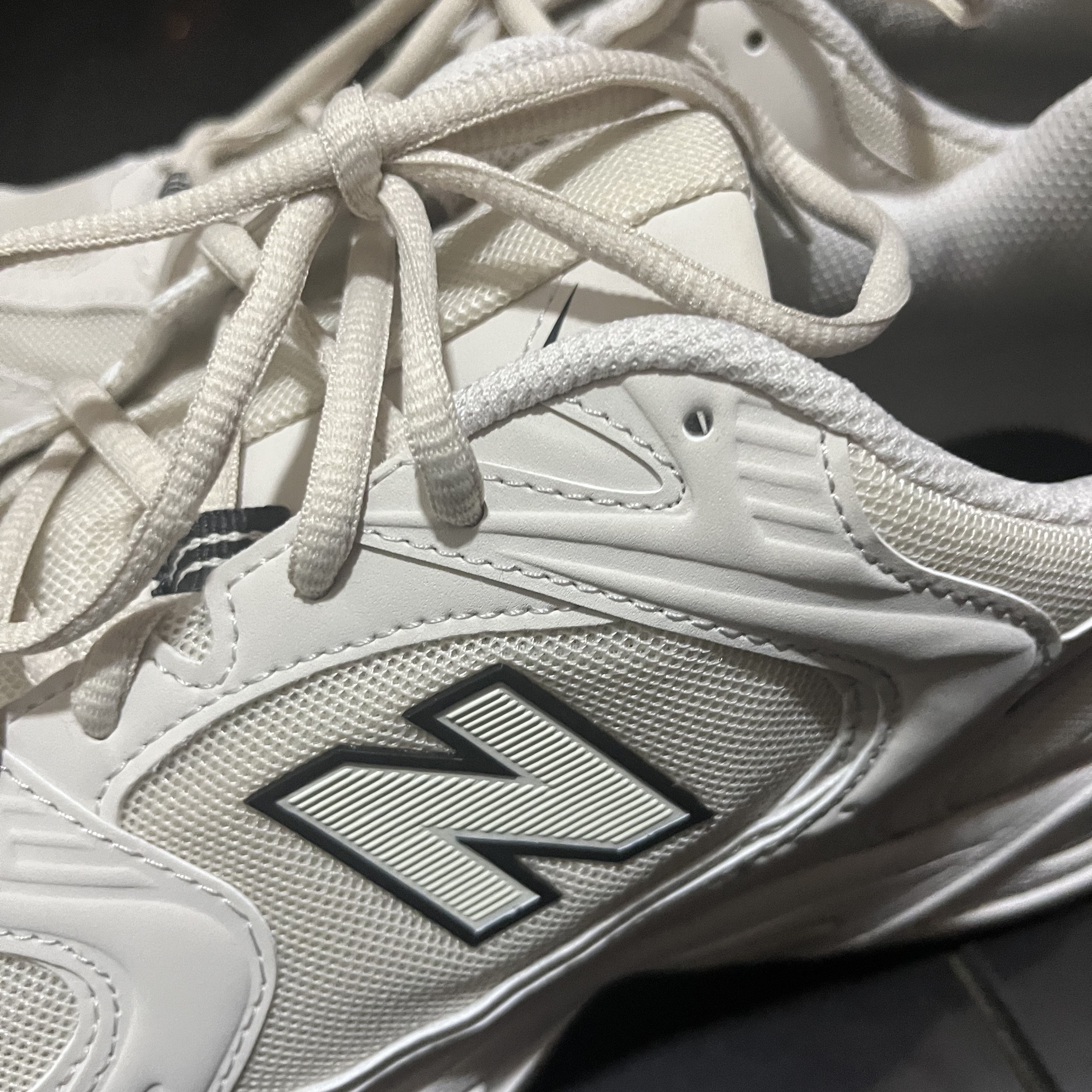 New Balance 530 Ivory 착용 스타일