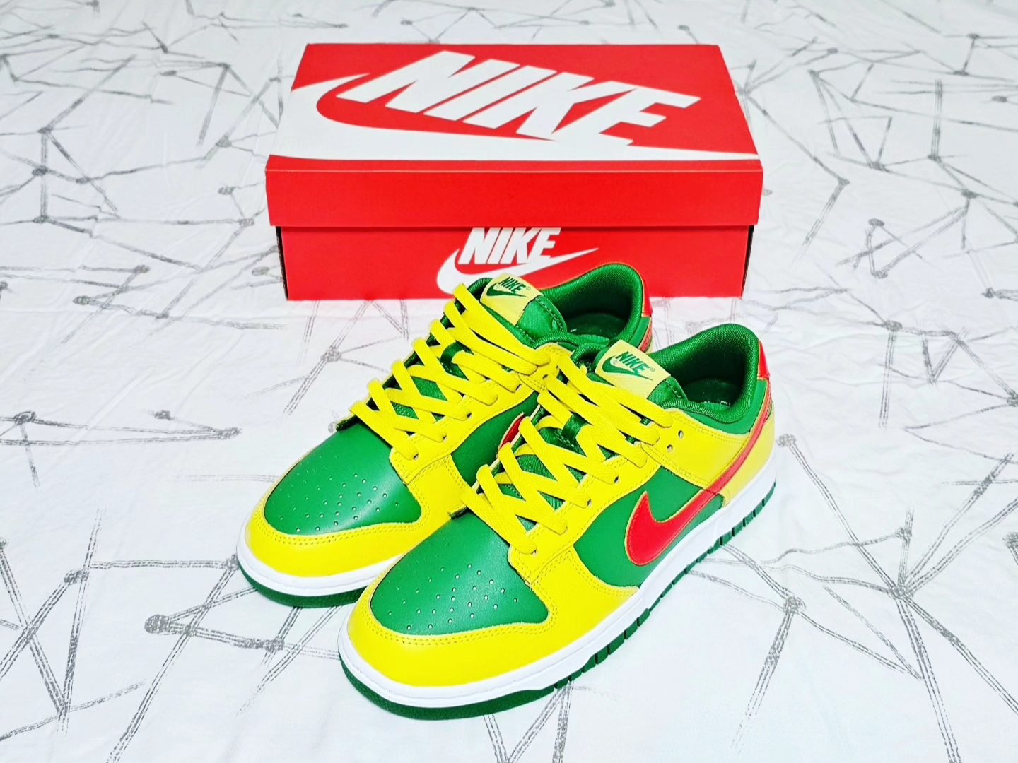 Nike Dunk Low Apple Green and Yellow Strike 착용 스타일 - 1