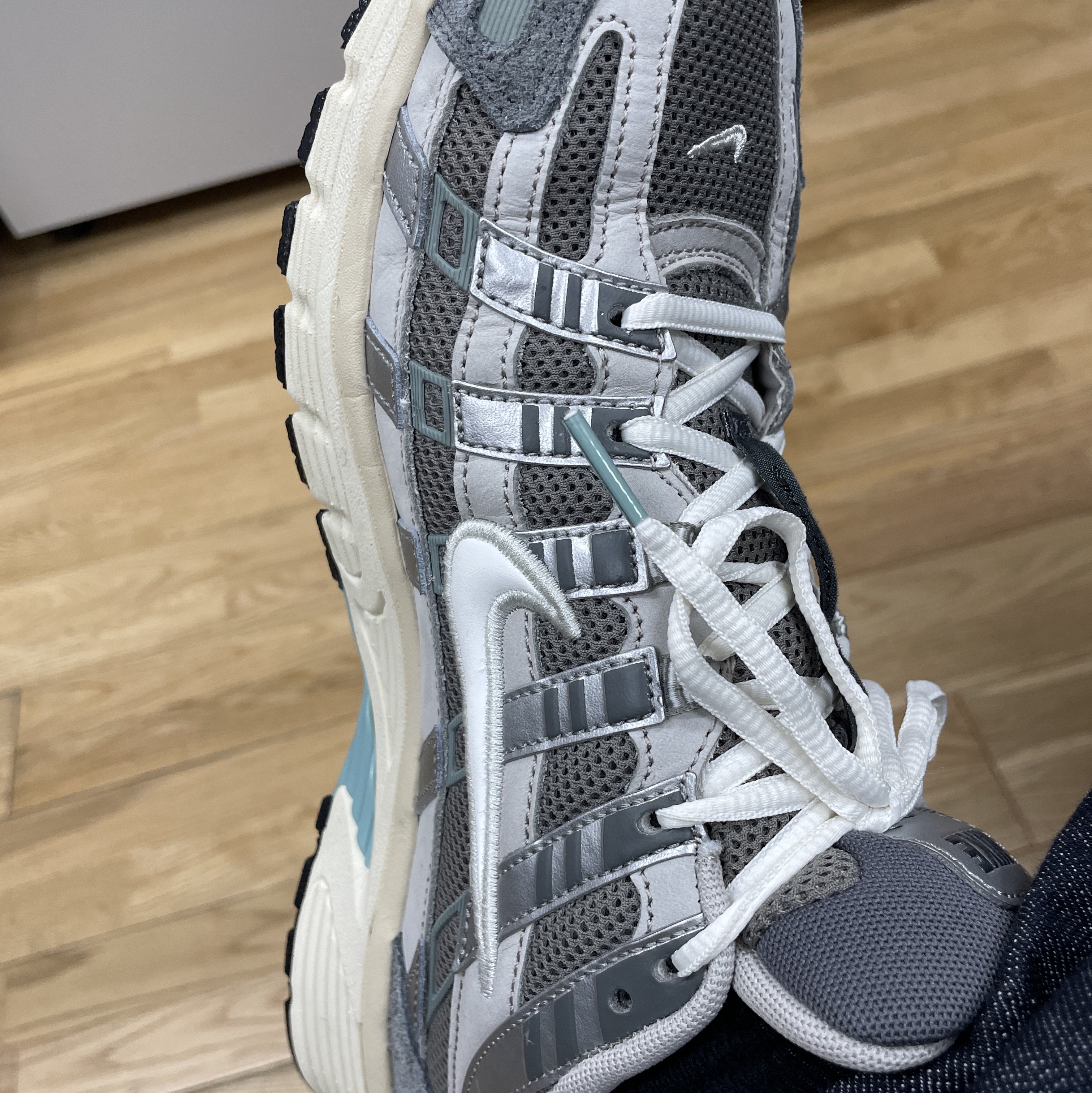Nike P-6000 Flat Pewter Light Iron Ore 착용 스타일 - 2