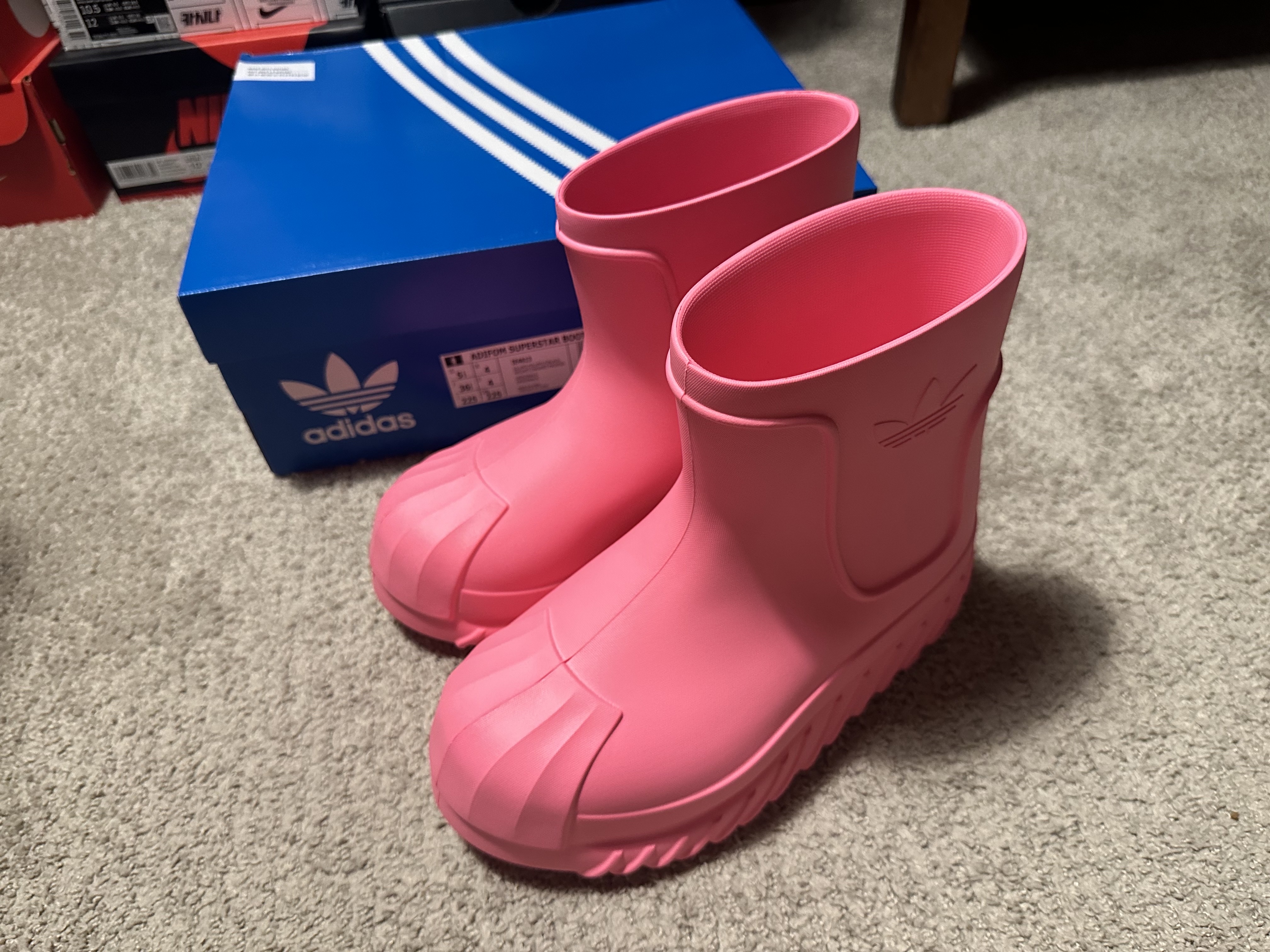 (W) Adidas Adifom Superstar Boot Pink, Adidas Samba OG Collegiate Green Gum 착용 스타일 - 1