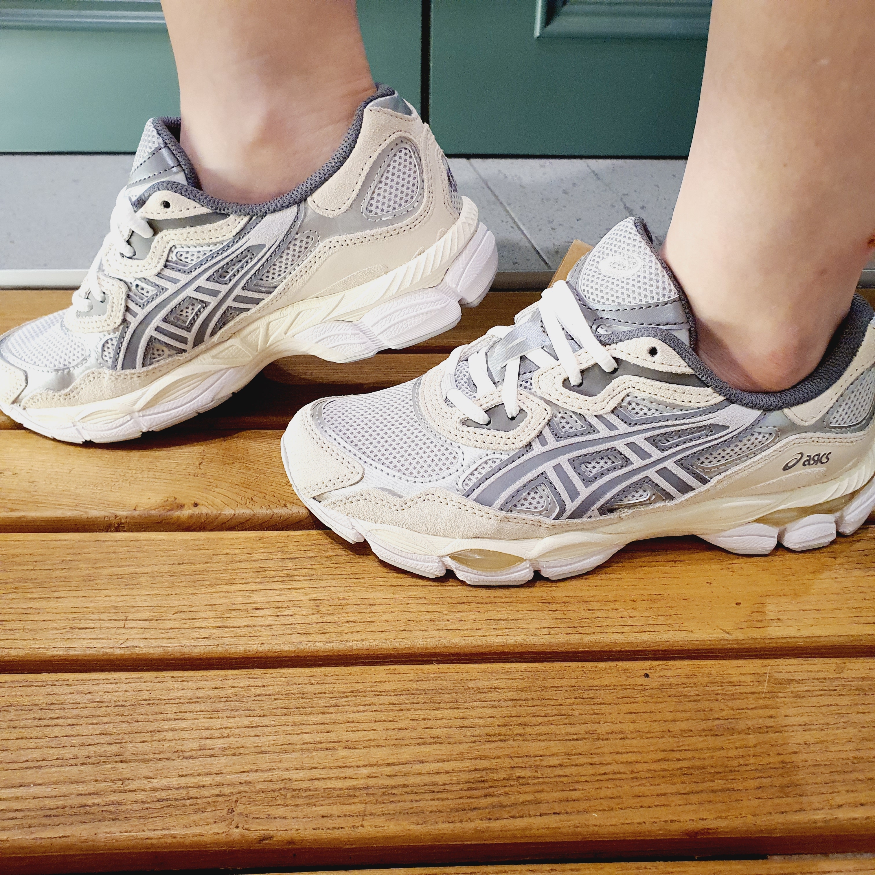 Asics Gel-NYC Concrete Oatmeal 착용 스타일