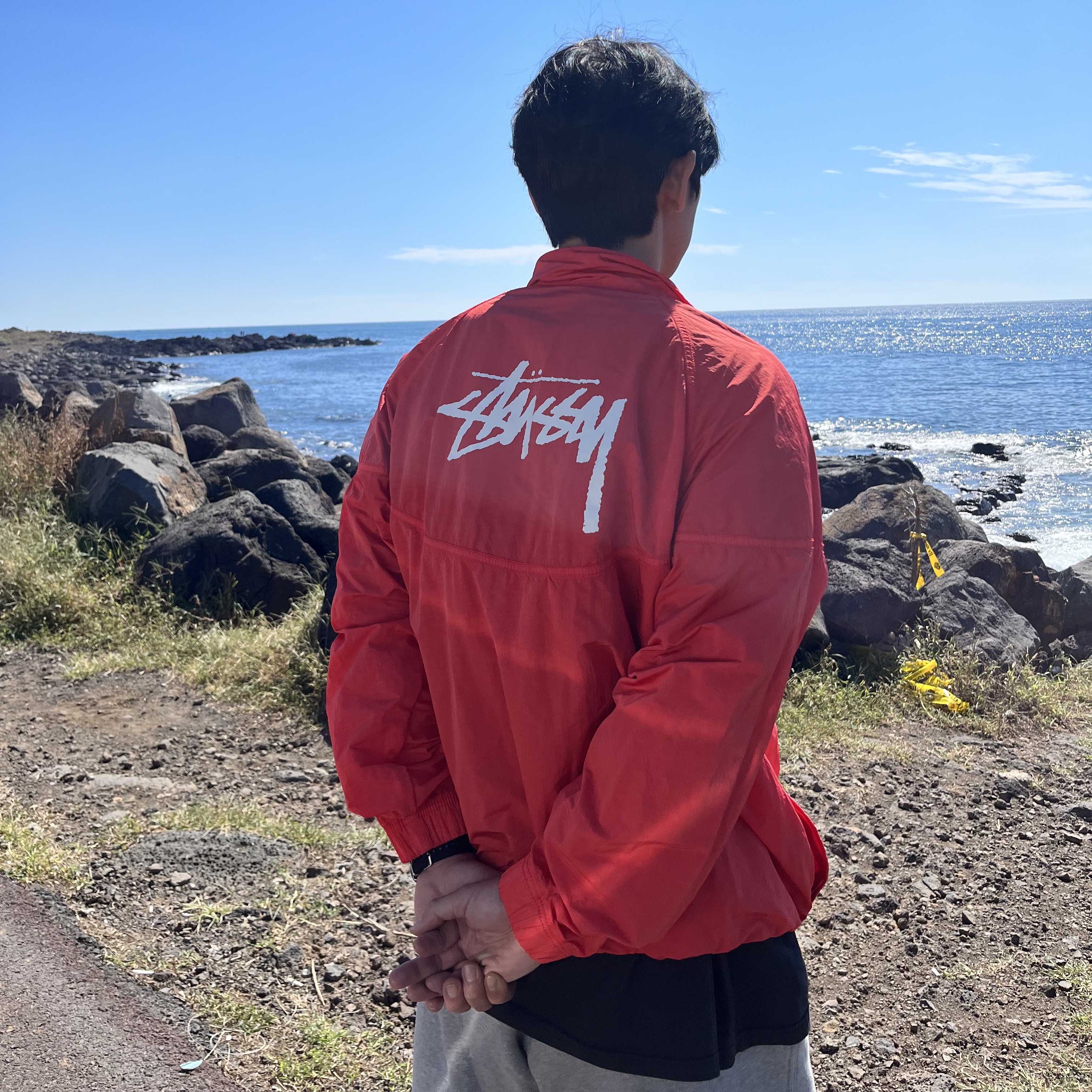 Nike x Stussy Windrunner Jacket Habanero Red 착용 스타일