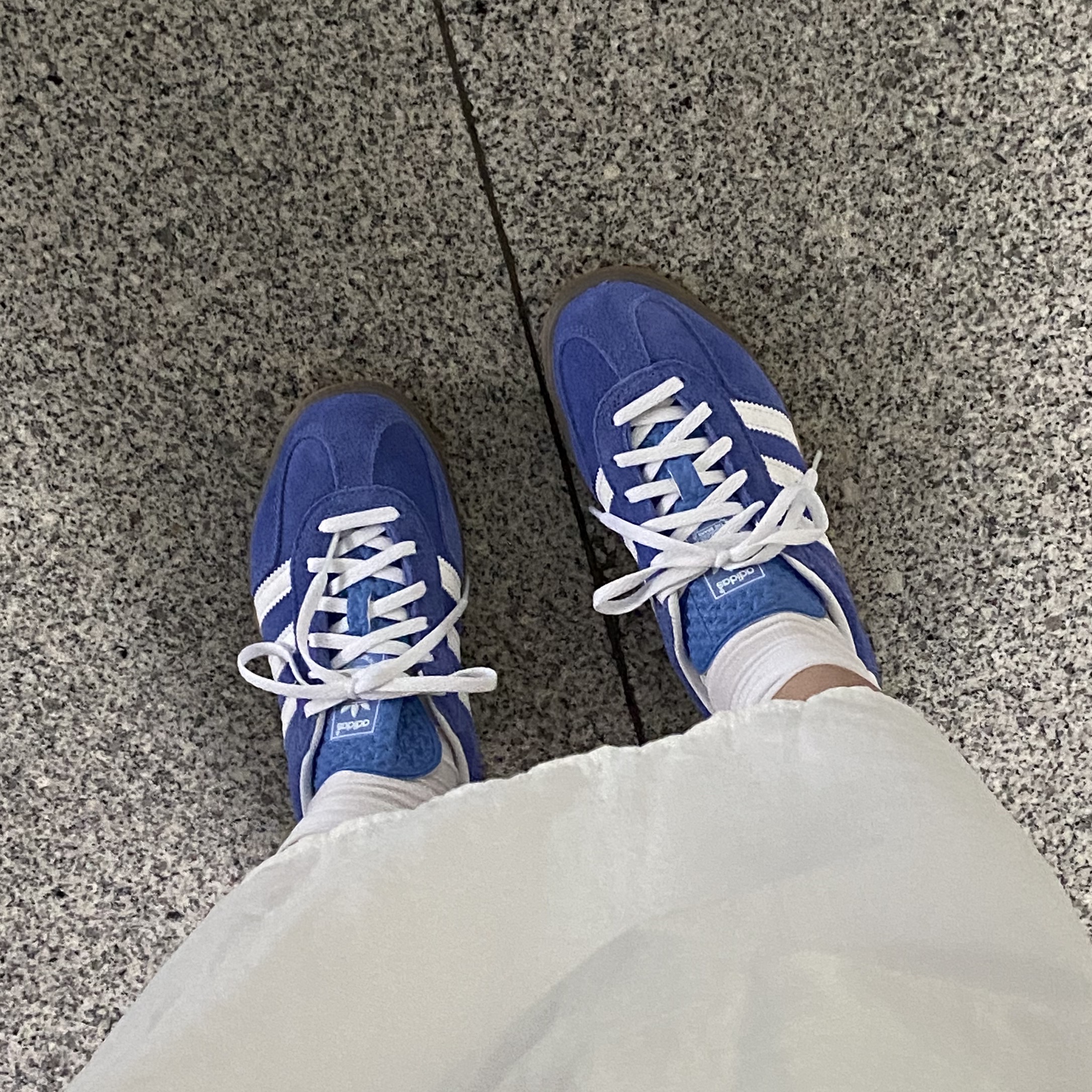 (W) Adidas Gazelle Indoor Blue Fusion Cloud White 착용 스타일 - 2