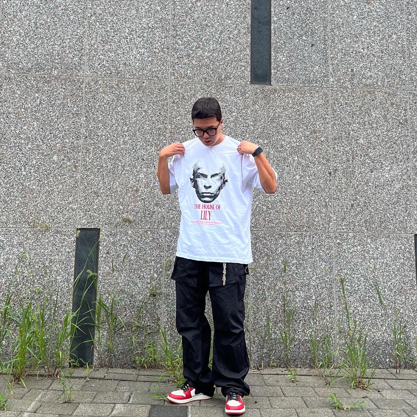 Undermycar House of Lily Graphic T-Shirt White - 23SS, Jordan 1 Retro High OG Chicago 2022 착용 스타일