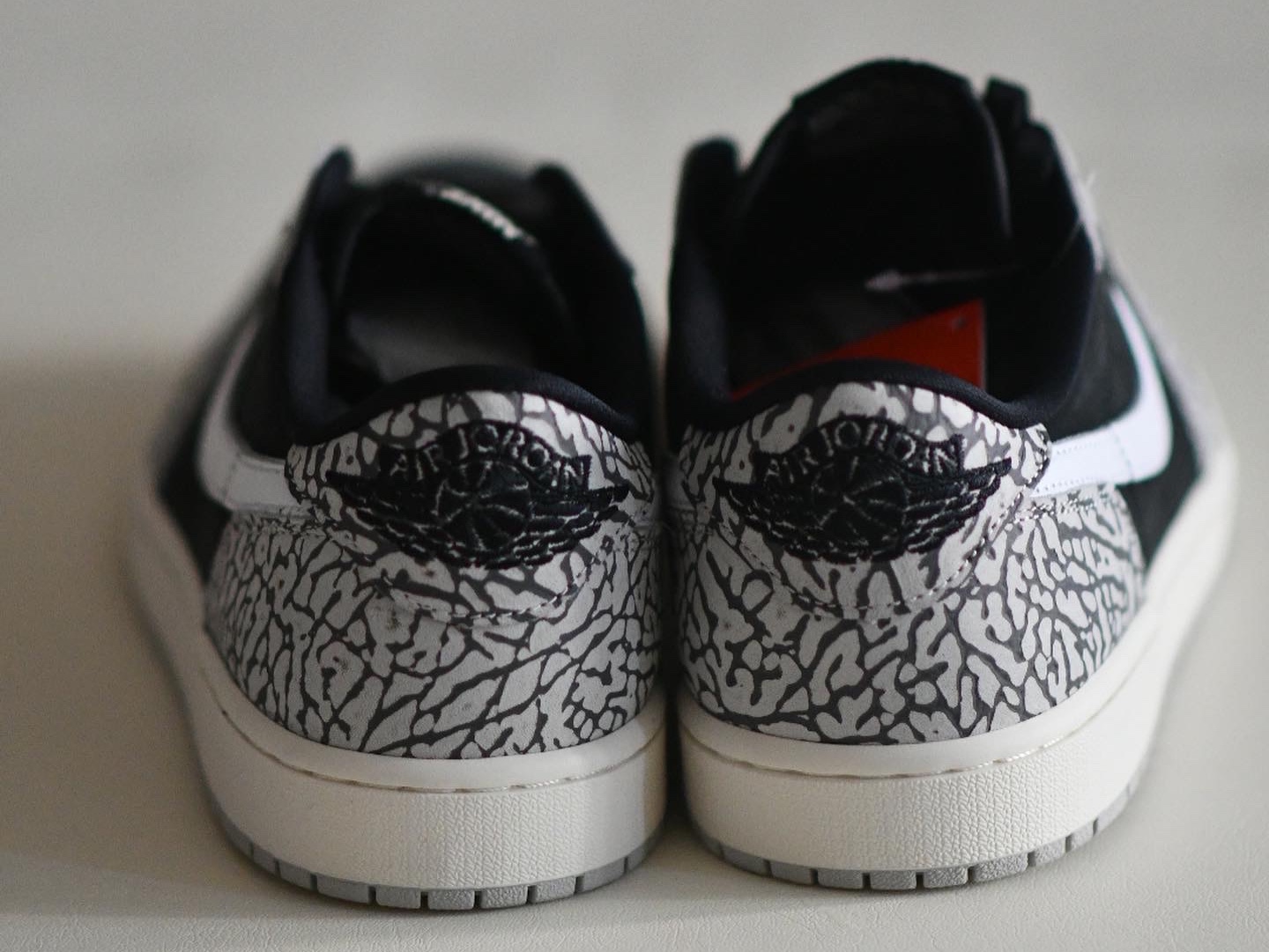 Jordan 1 Retro Low OG Black Cement 착용 스타일 - 3