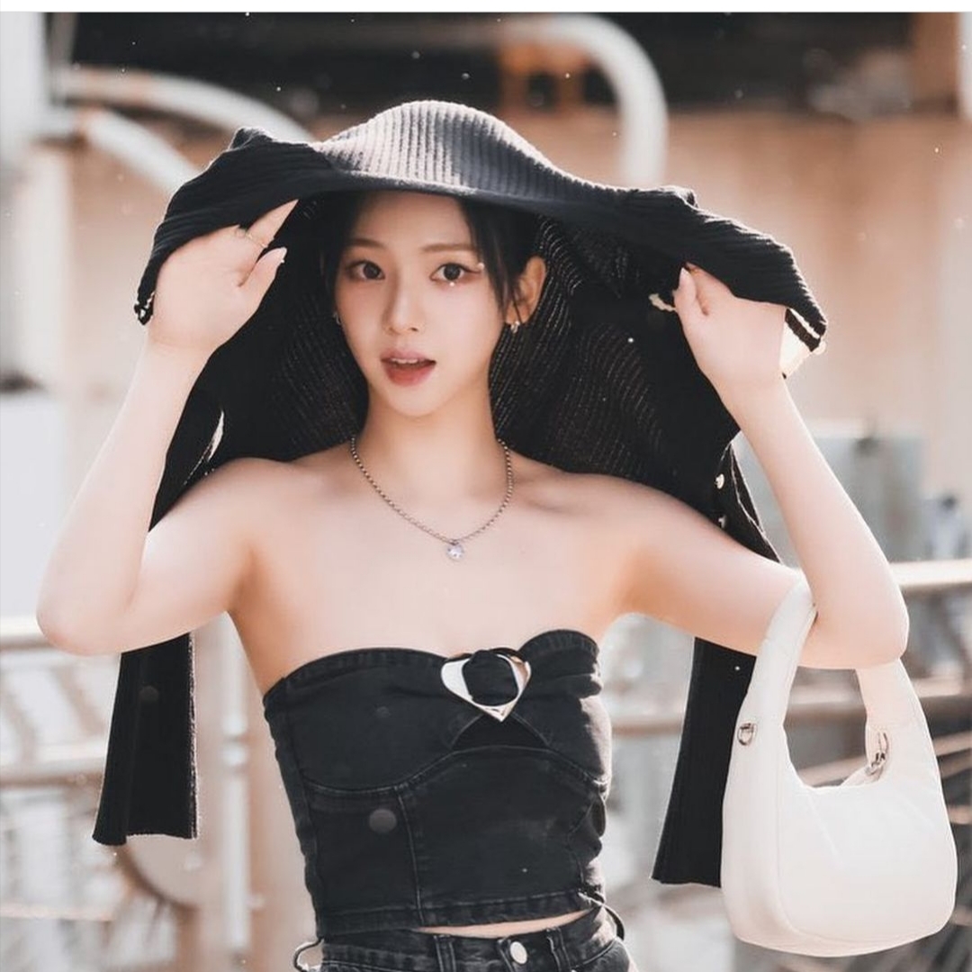 Prada Soft Padded Nappa Leather Mini Bag White 착용 스타일 - 1