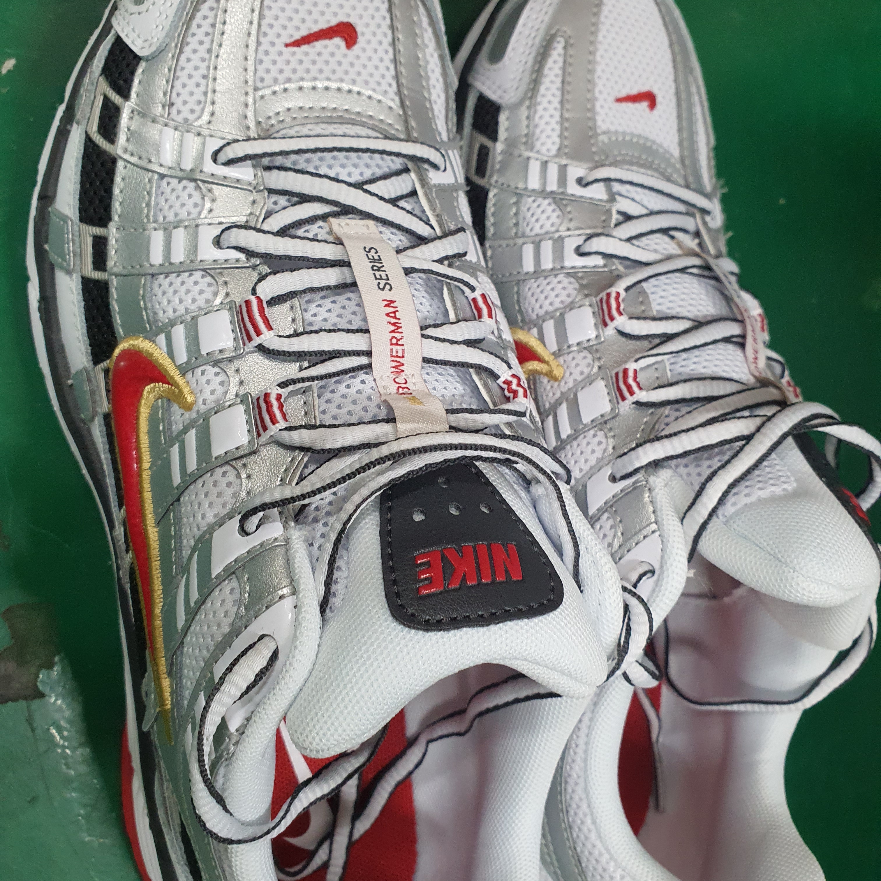 (W) Nike P-6000 Metallic Silver Red 착용 스타일