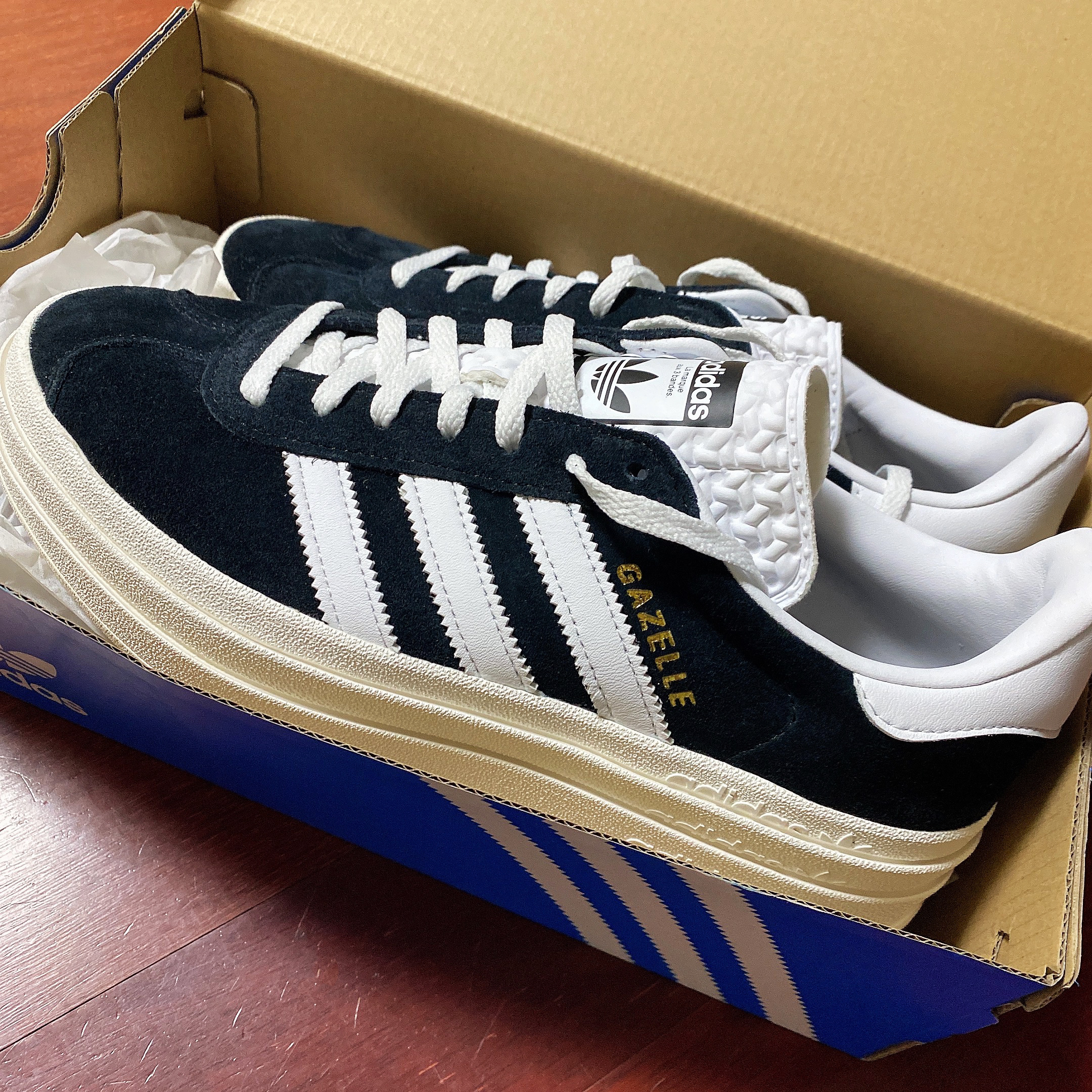 (W) Adidas Gazelle Bold Core Black Cloud White 착용 스타일