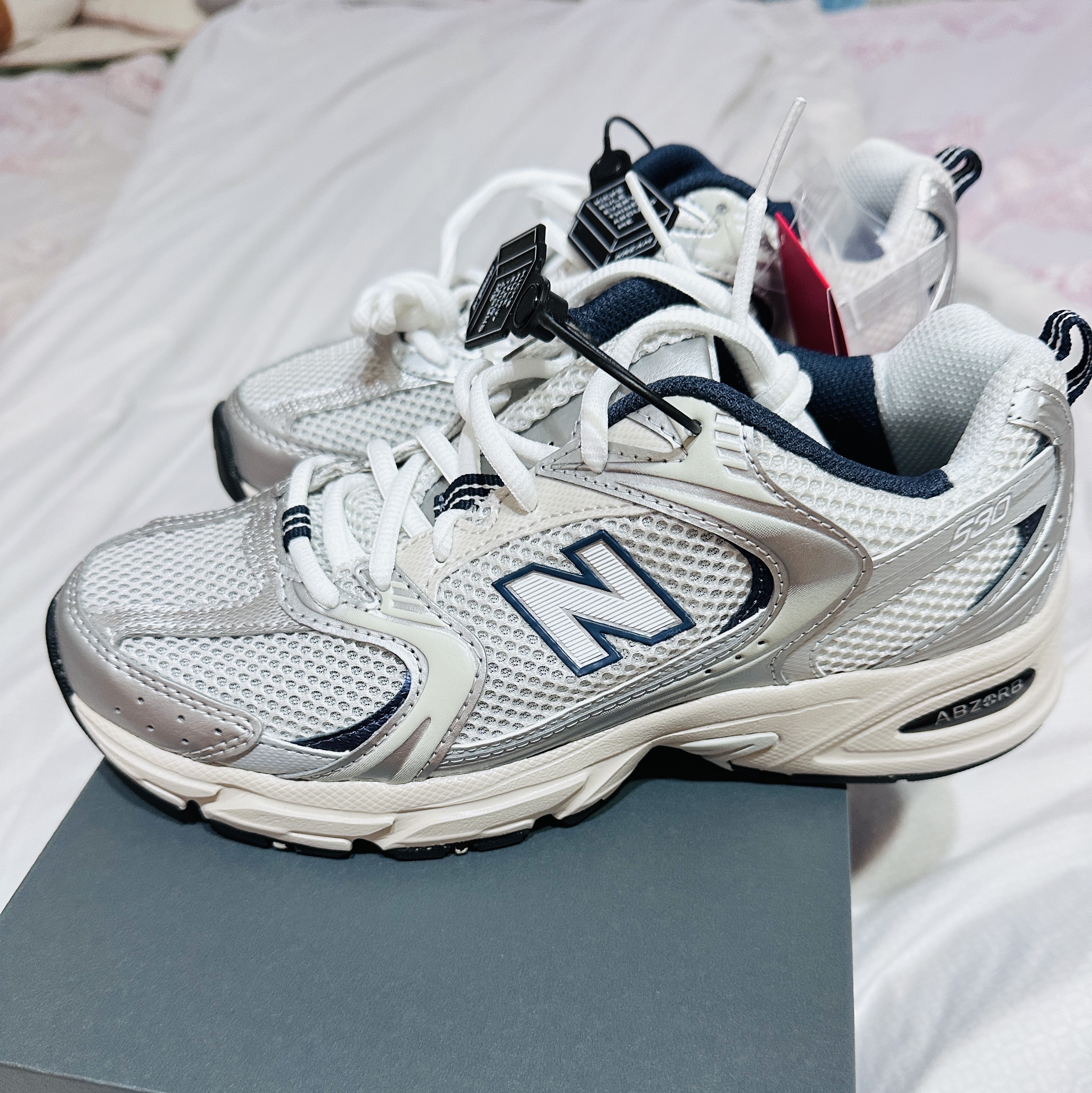 New Balance 530 Steel Grey 착용 스타일