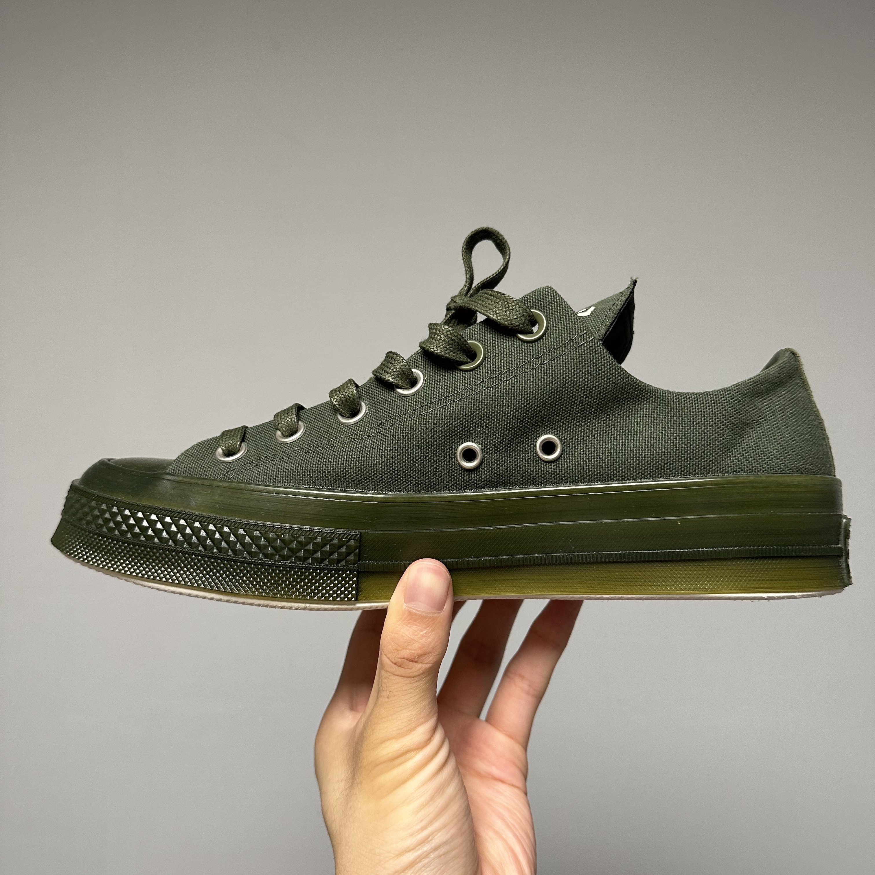 Converse x A-Cold-Wall Chuck 70 Ox Green 착용 스타일 - 3