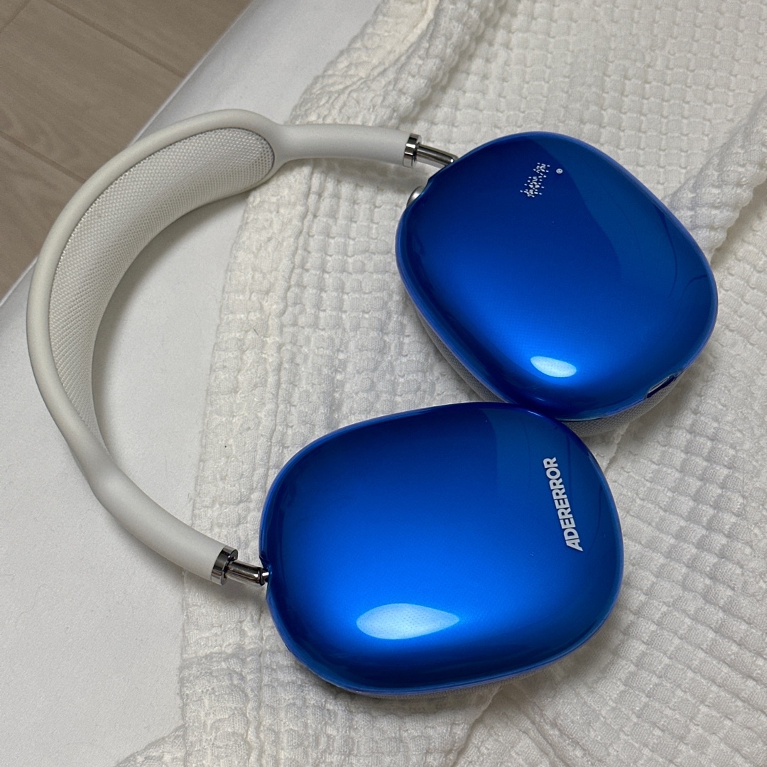 Ader Error Standic AirPods Max Case Z-Blue 착용 스타일