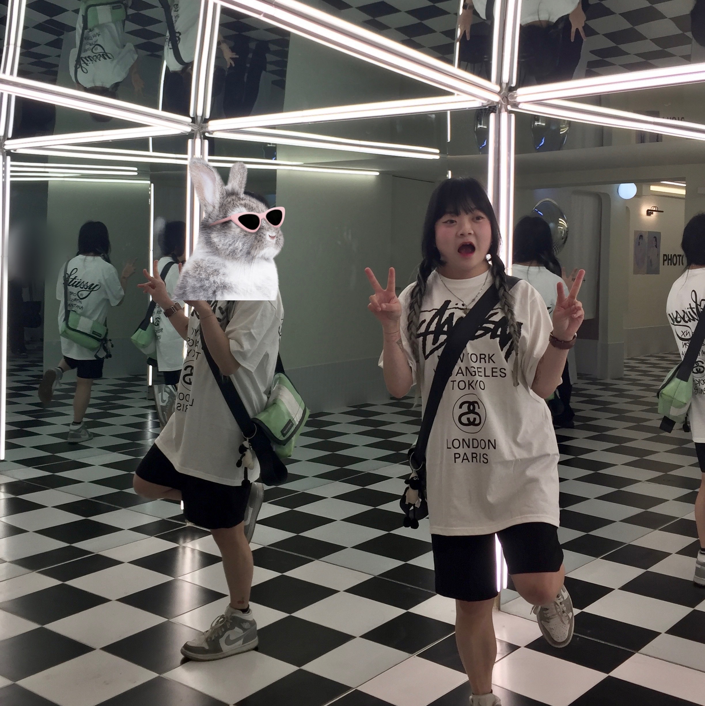 Stussy World Tour T-Shirt White 2023, (W) Jordan 1 Mid Wolf Grey 착용 스타일 - 2